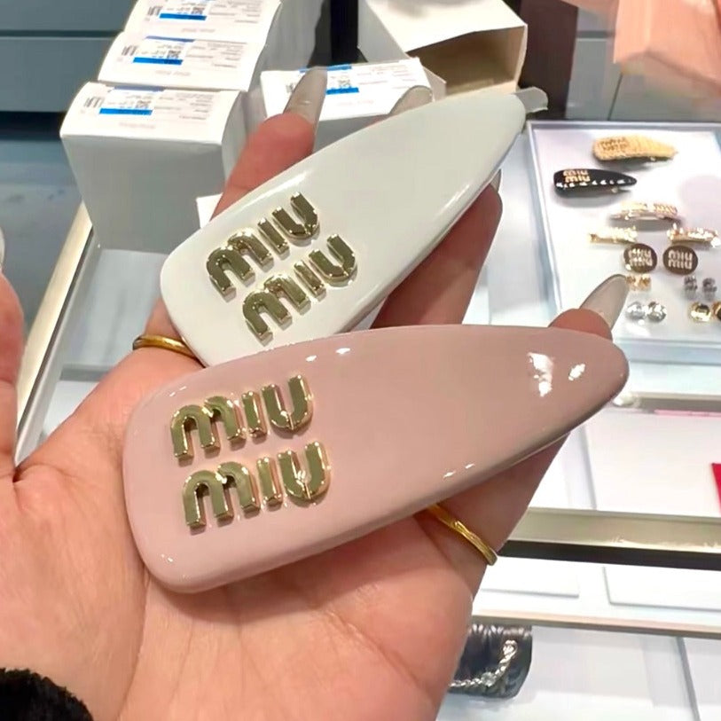 MiuMiu Patent Leather Hair Clip 漆皮髮夾/320E350 🍀🉐14200🇪🇺