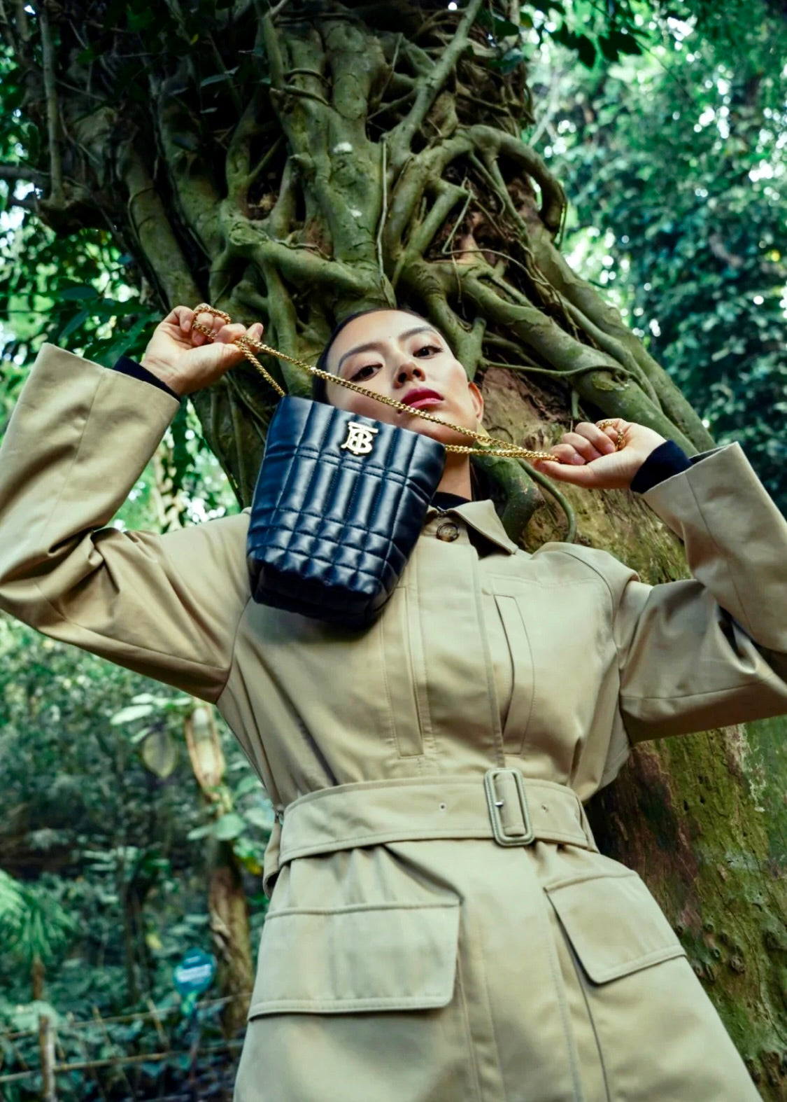 @Burberry Lola TB Micro 水桶包-黑金/690P279 🔥下殺🉐13560