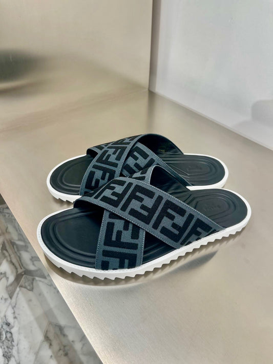 @Fendi 男生款拖鞋/280 🔔限時折扣 🉐13600