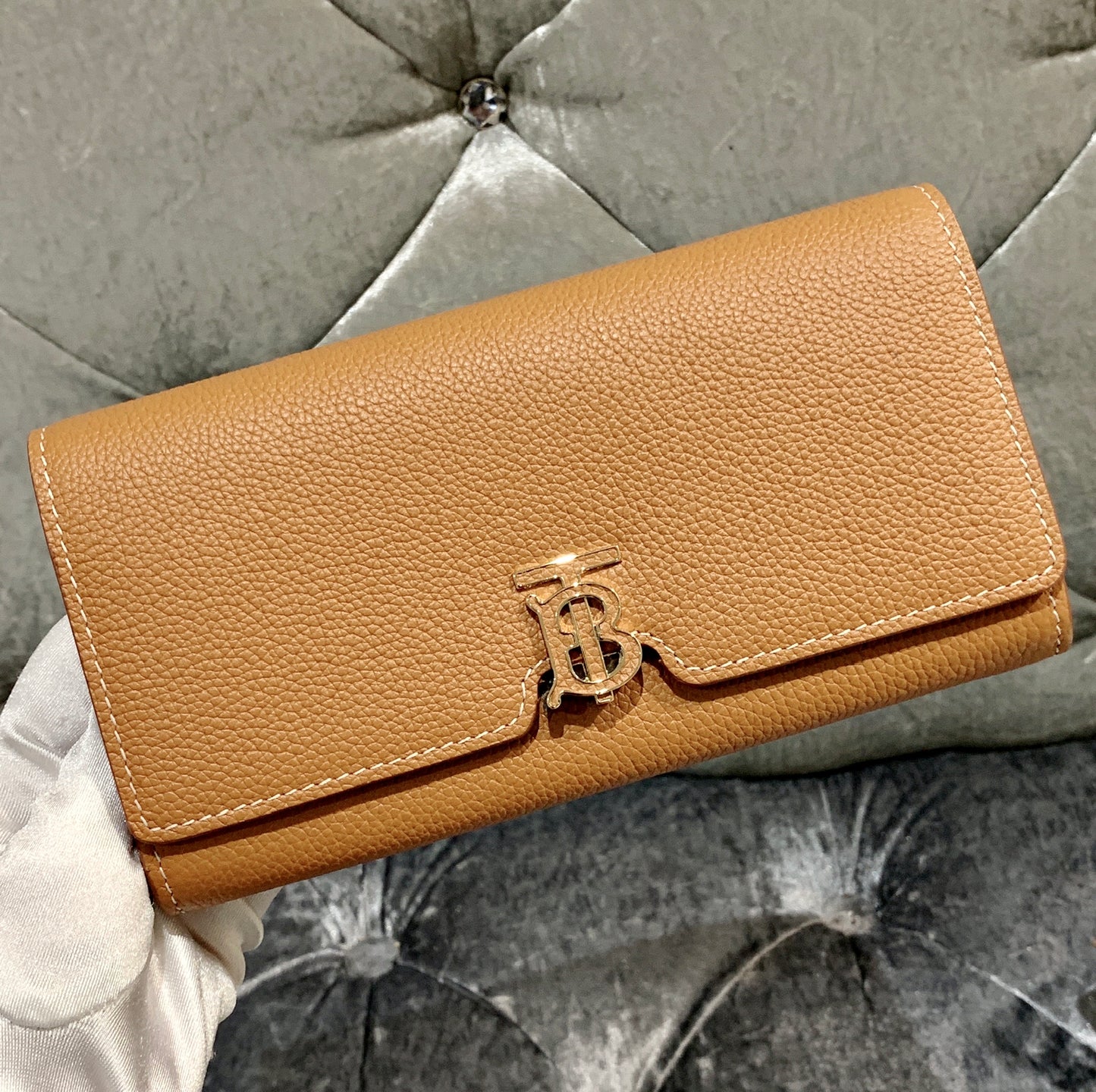Burberry TB Continental 粒面牛皮翻蓋長夾/570H513 💚折扣🉐21550