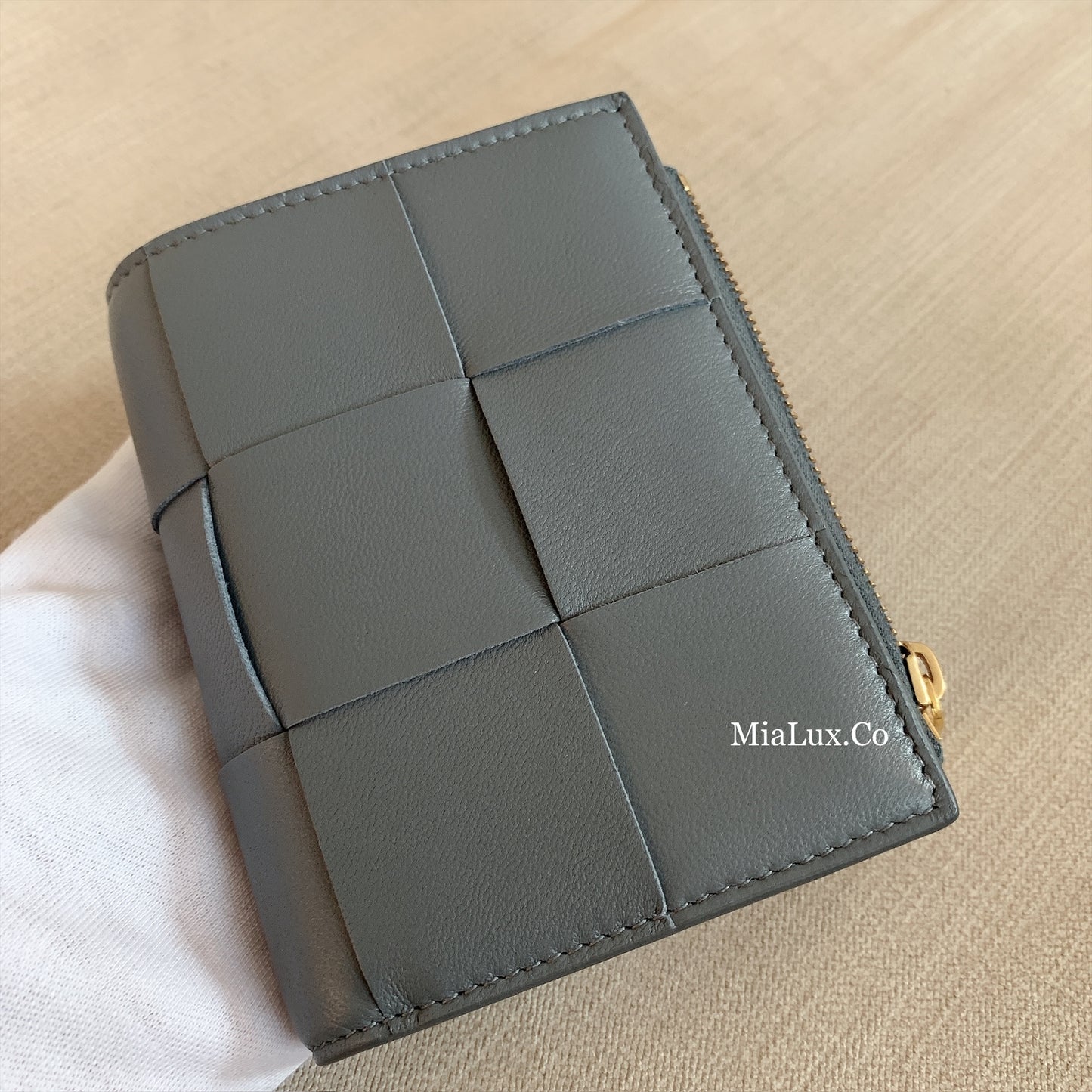 BV▪️BI-FOLD 兩折拉鍊雙開短夾/390