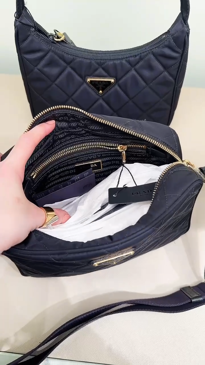 @Prada►Impuntu 尼龍菱格紋相機包/P880