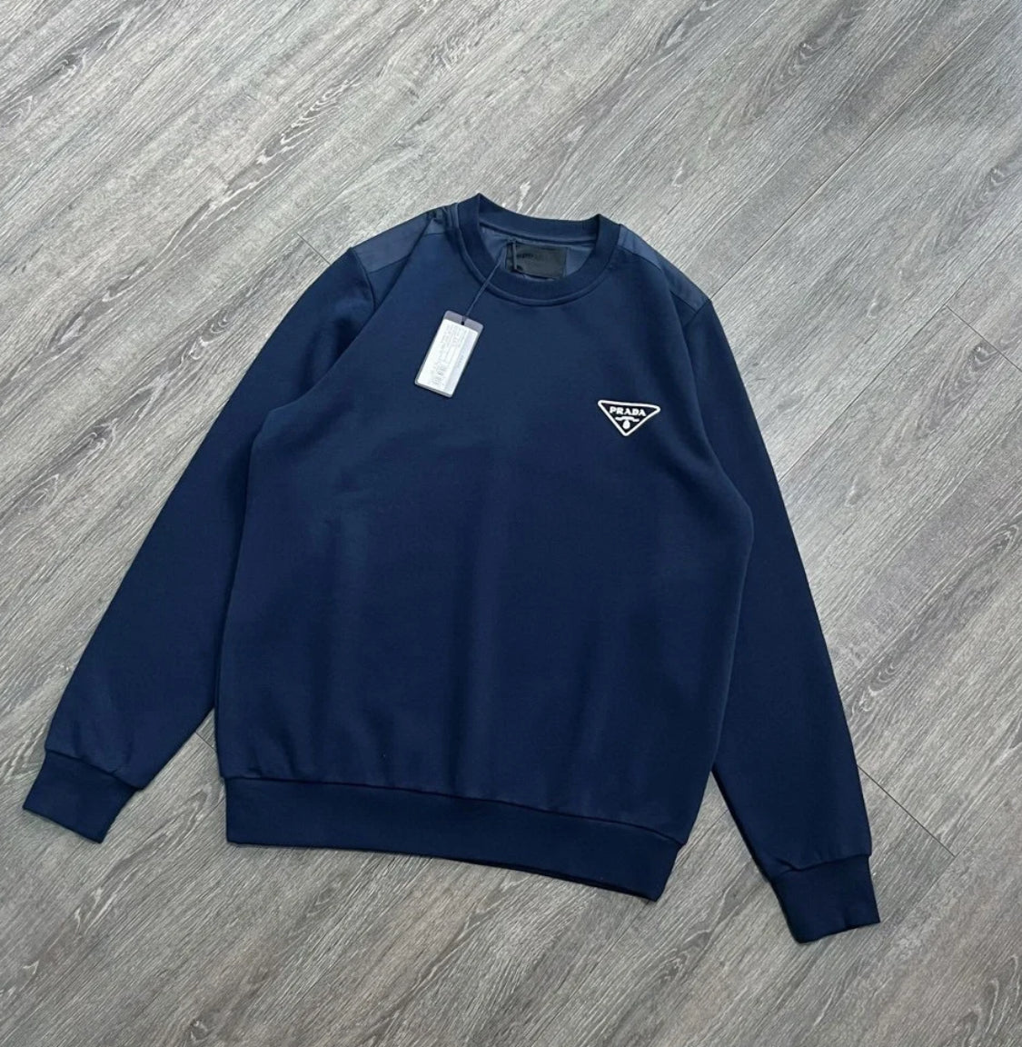 @Prada 男生款大學T上衣/375 🔔限時折🉐17880