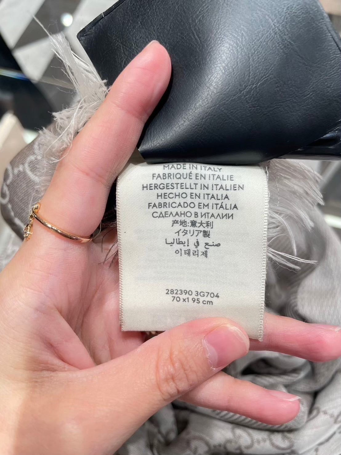 *@Gucci Wool Scarf Square 羊毛大方巾/P180