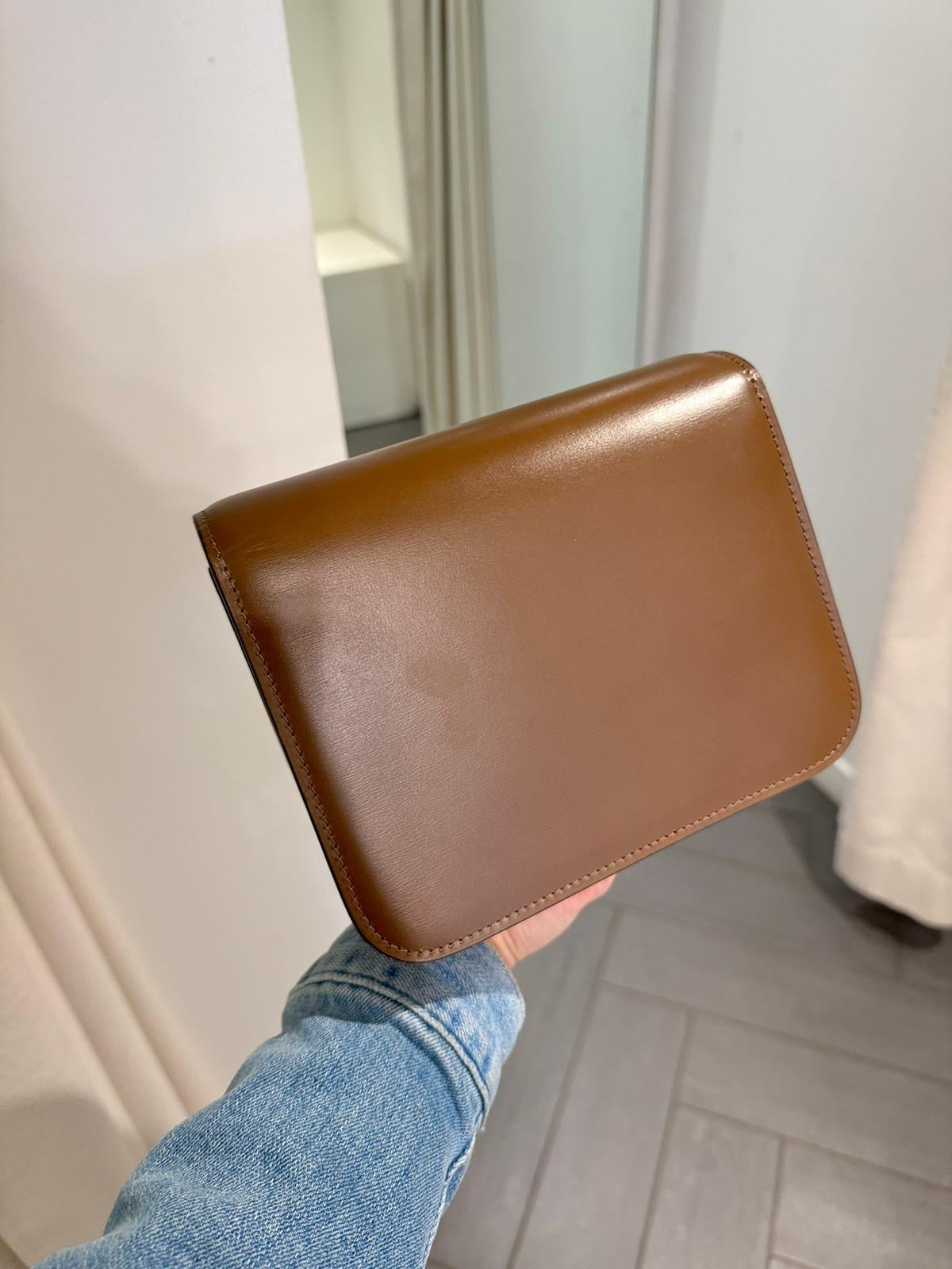 @Celine Classic Box 小牛皮按扣斜背包/2750P1788 🔔限時折🉐81260