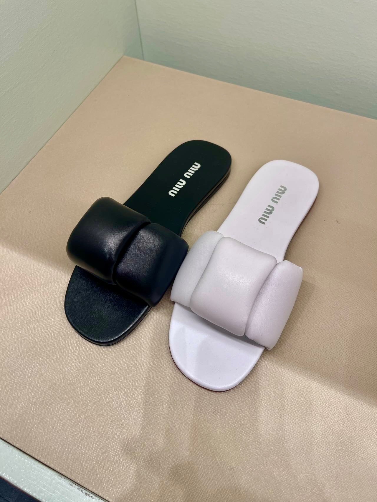 @MiuMiu Slippers 麵包編織拖鞋/670P340 🔔限時折🉐16300