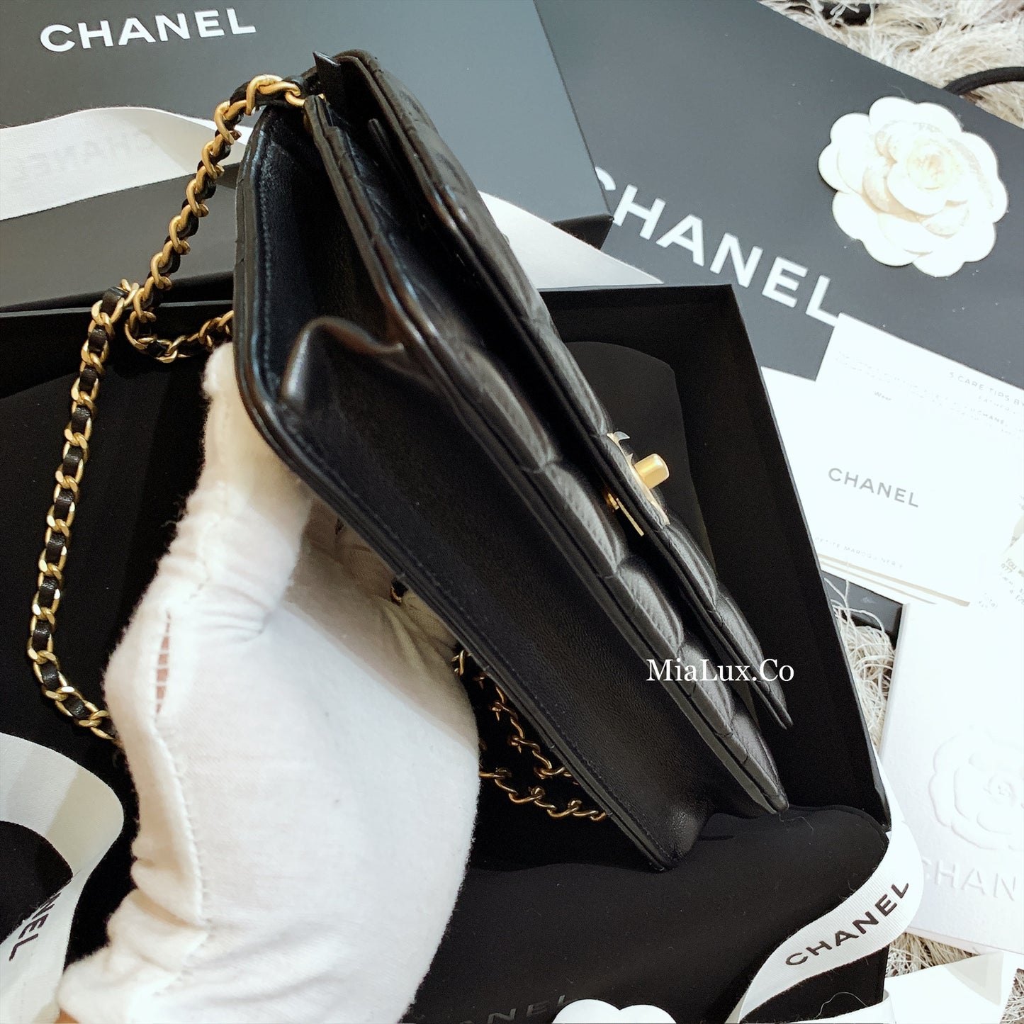 CHANEL▶︎✨| LAMBSKIN WALLET ON CHAIN 經典小羊皮金球翻蓋WOC錢包 AP1450 *£3,220