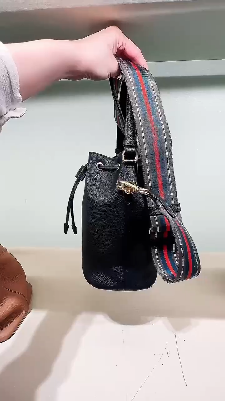 @Prada►Phenix 鳳凰皮革抽繩水桶包/P910