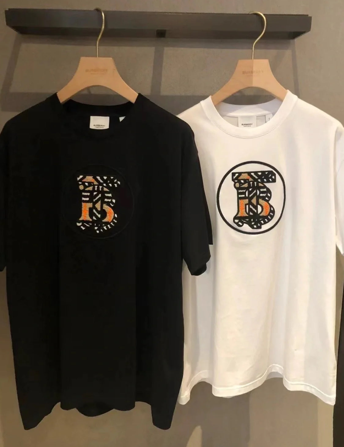 @Burberry Carrick 男女款T恤上衣/490P139 🔥下殺🉐7760
