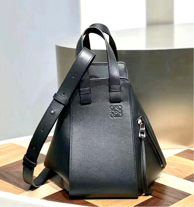 Loewe Compact Hammock 經典小牛皮吊床包/2200