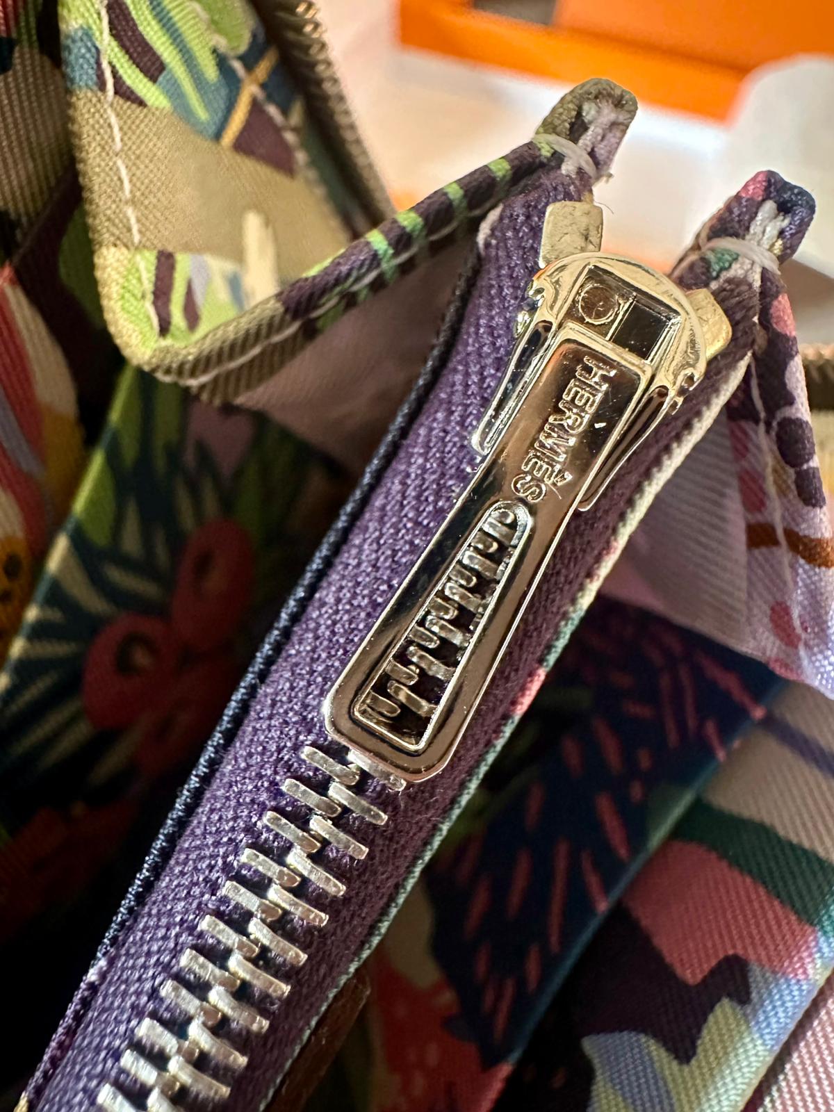 *現貨*Hermes Silk'in Compact Wallet 絲巾短夾大象灰 P32800 /T38500
