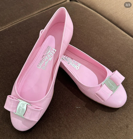 @Ferragamo Varina 粉色平底包鞋/575P287 🔥下殺🉐13720