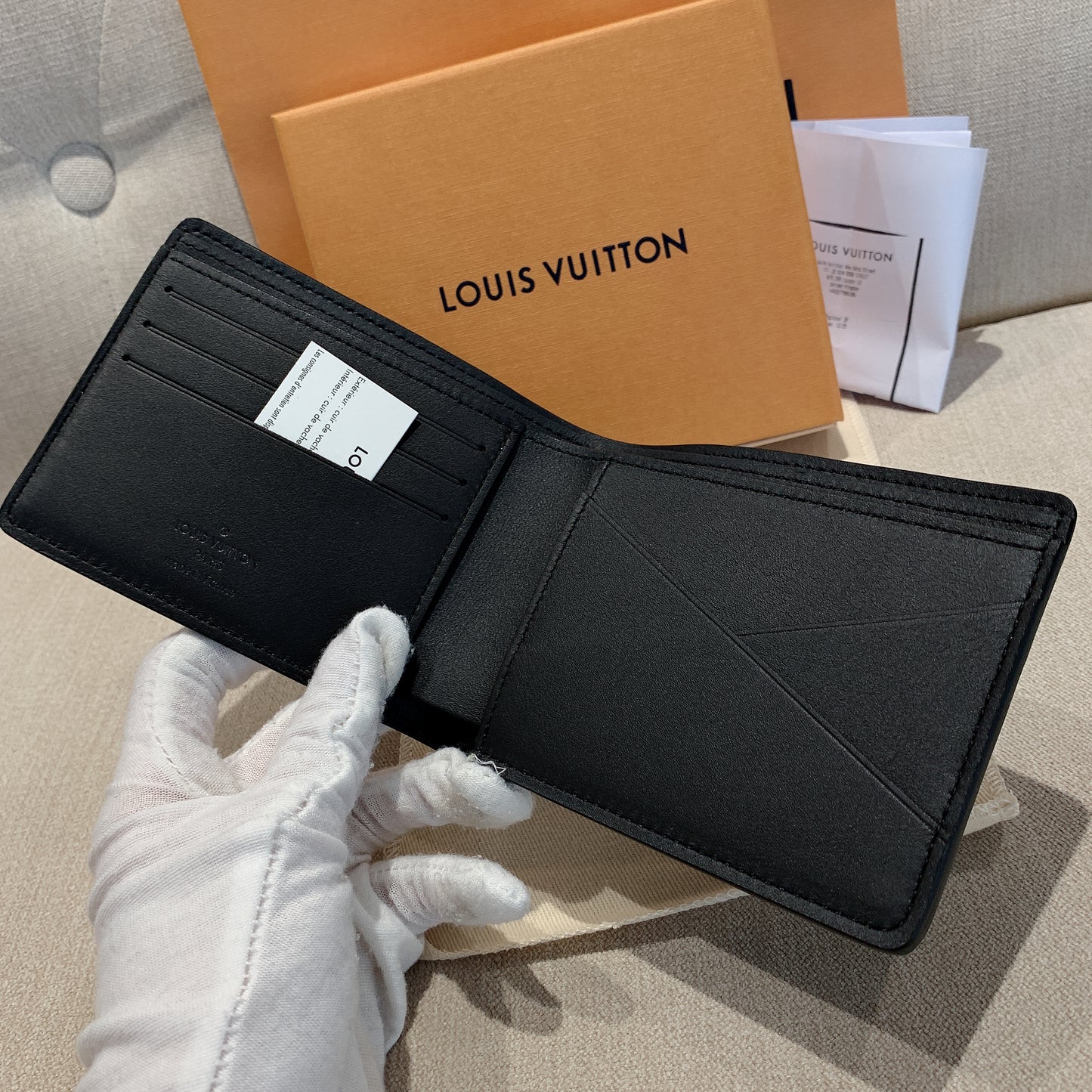LV Multiple 男生款壓紋雙開短夾/535✨🉐23470