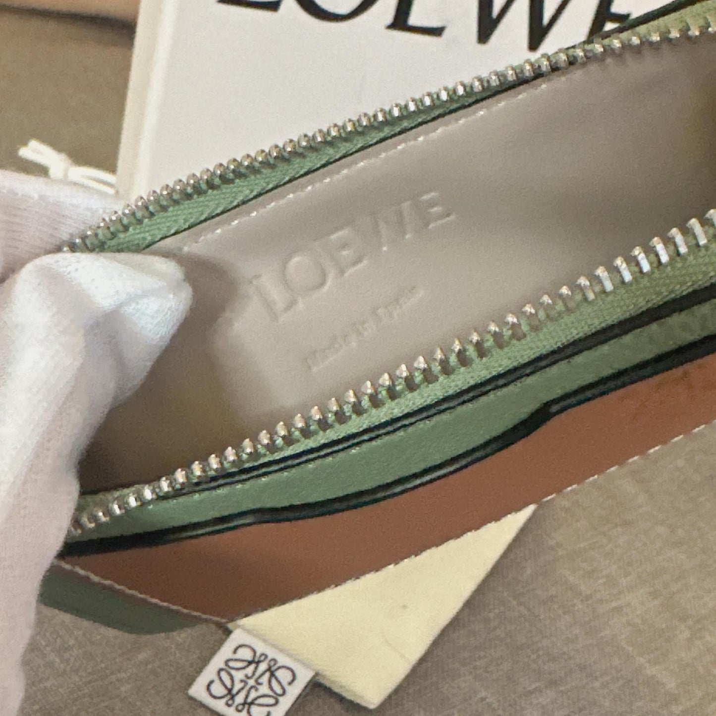 *現貨*Loewe▪️Coin Cardholder 軟粒面牛皮拉鍊卡包-迷迭香綠 P8500 /T14000