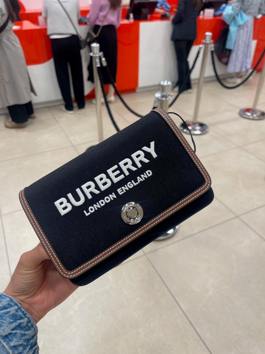 @Burberry New Hampshire 郵差斜挎包/820P369 🔥下殺🉐17410