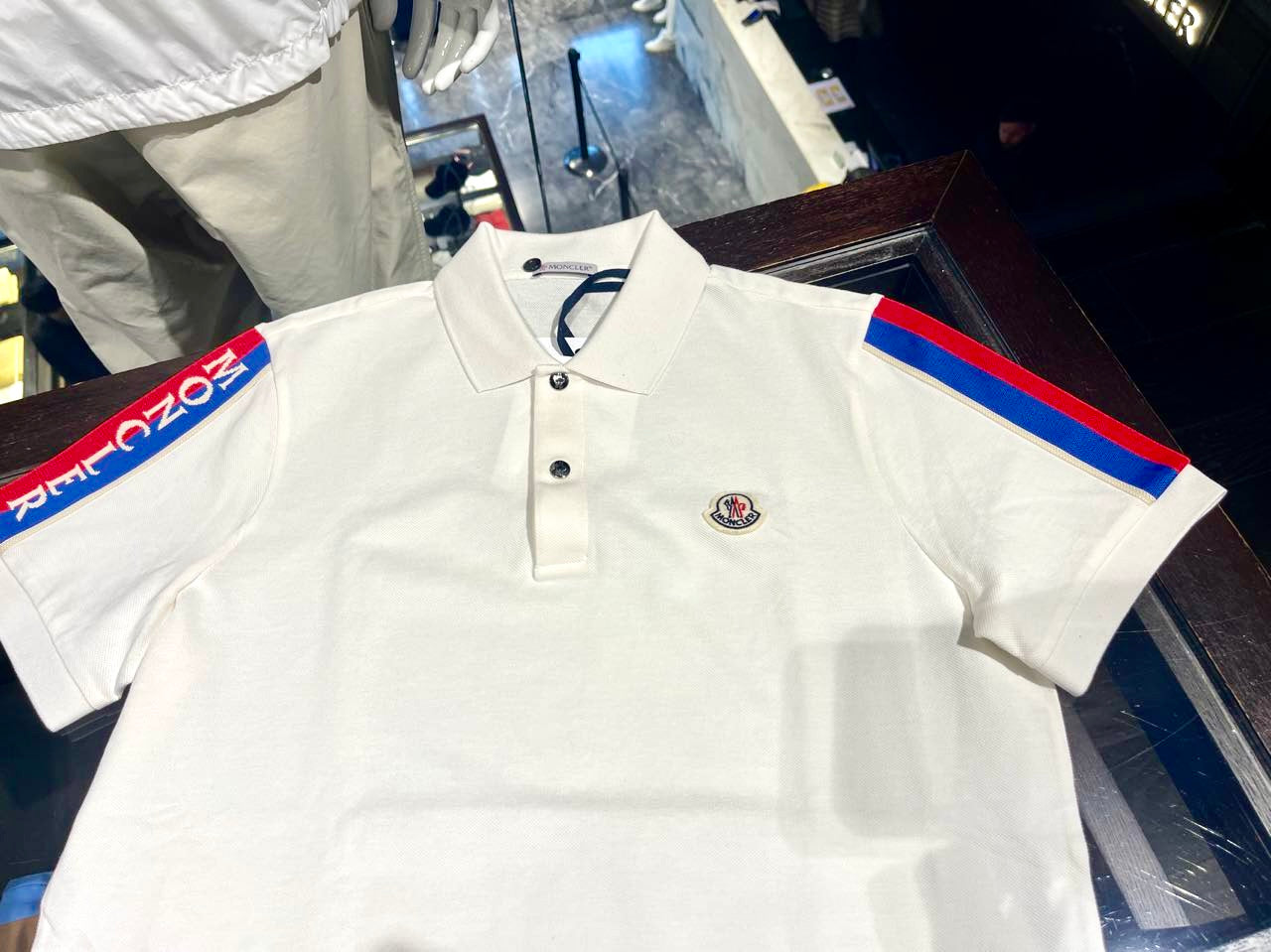 @Moncler 雙肩飾帶Polo上衣 P234 🔔限時折扣 🉐11530