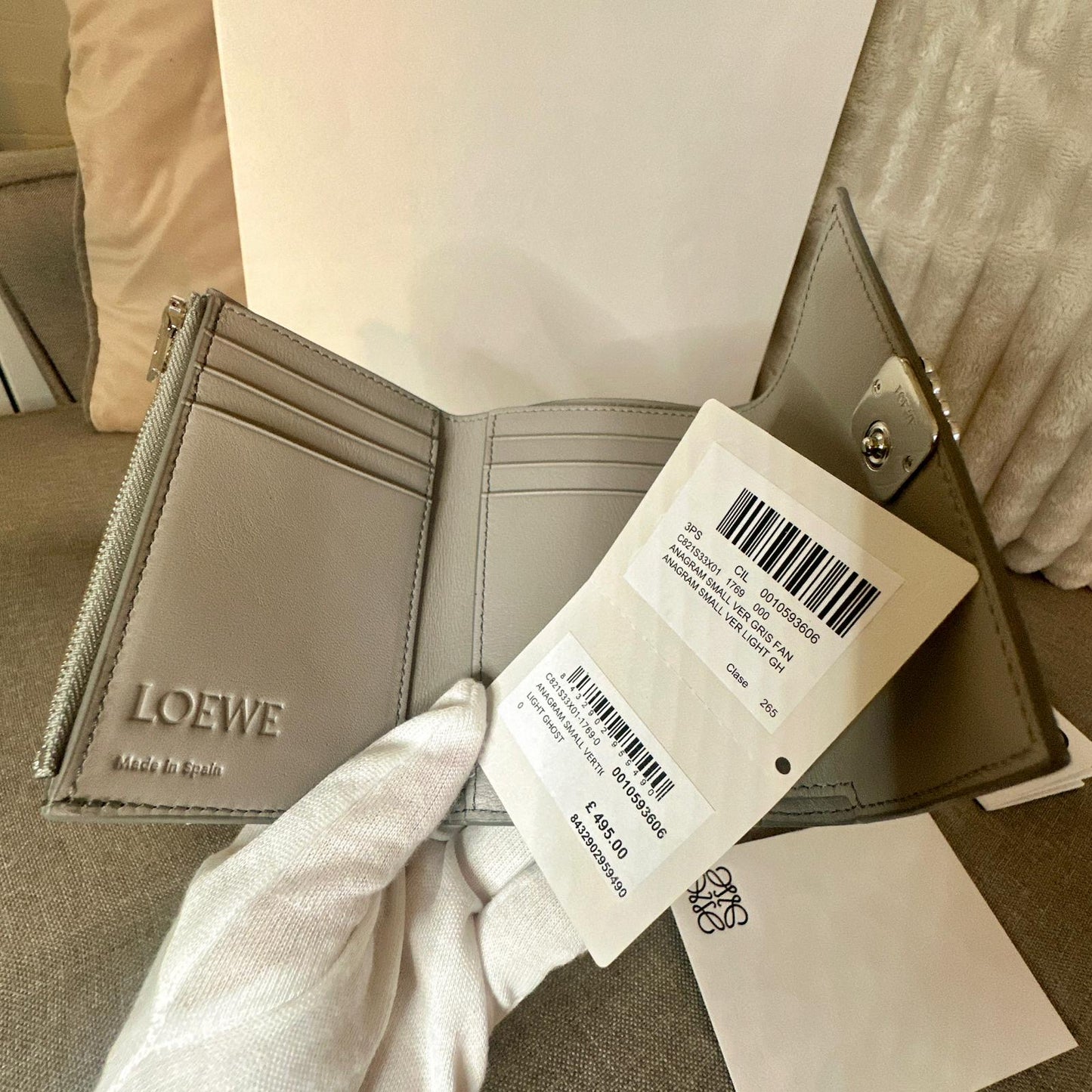 *現貨*Loewe▪️ Anagram Vertical S 小款三折短夾-珍珠灰 P14000 /T24000