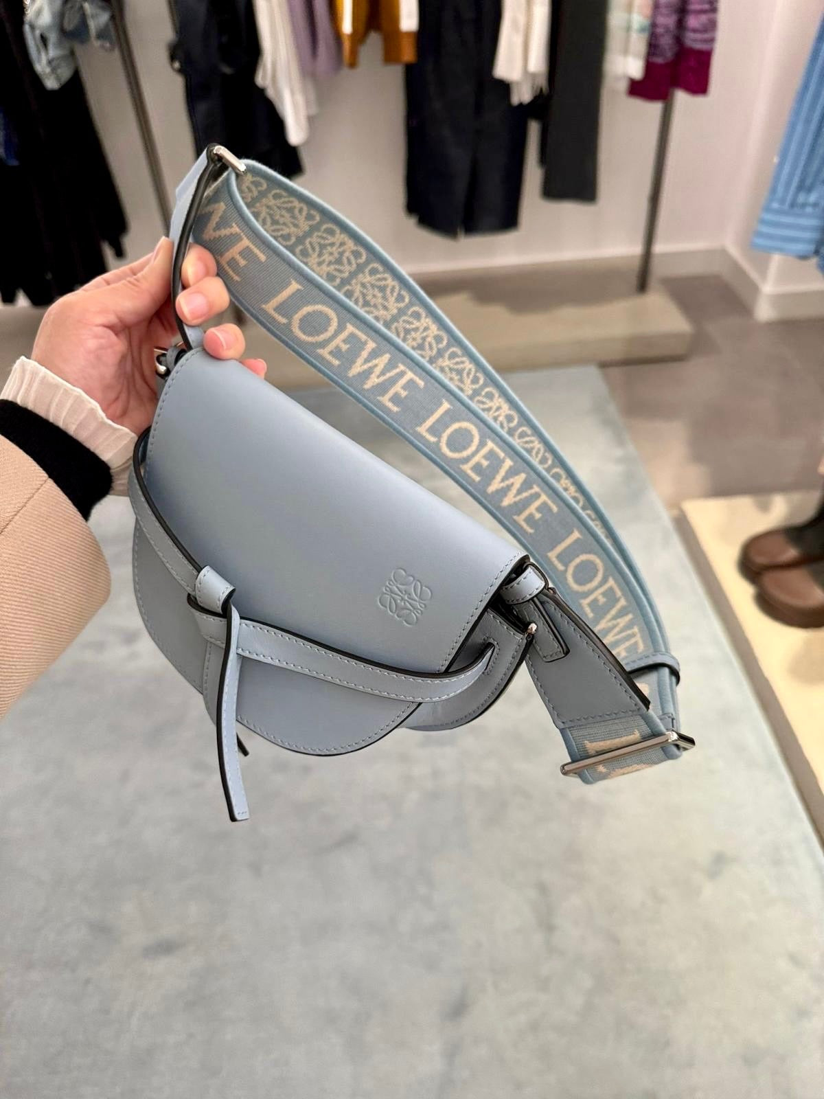 @Loewe Gate Dual Mini 緹花背帶馬鞍包/1550P900 🔥下殺🉐41300