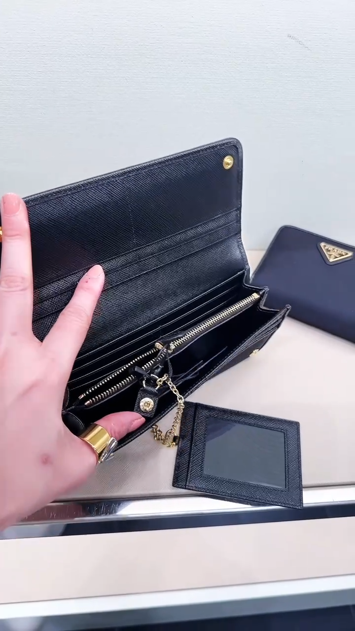 @Prada▪️Tessuto 三角標翻蓋長夾附卡夾/P380 🔔限時折🉐18100