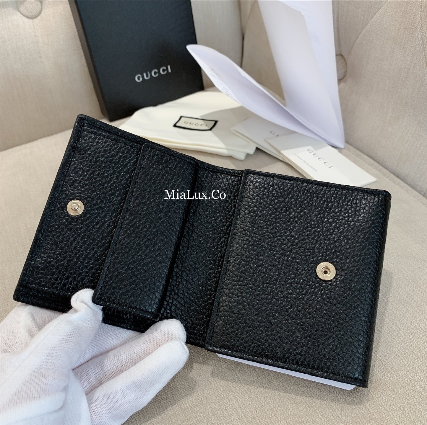 *@Gucci Soho Wallet 浮雕翻蓋三折短夾/P230