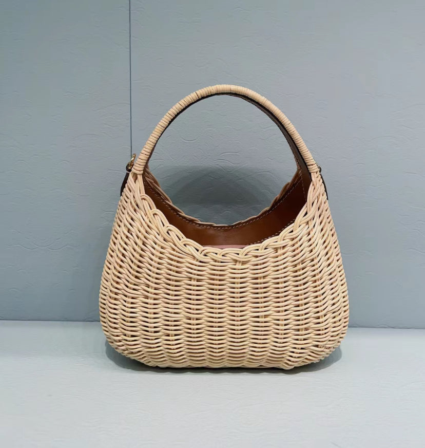 MiuMiu Wander Wicker Hobo 編織半月腋下包/1610E2000 🉐71000🇪🇺