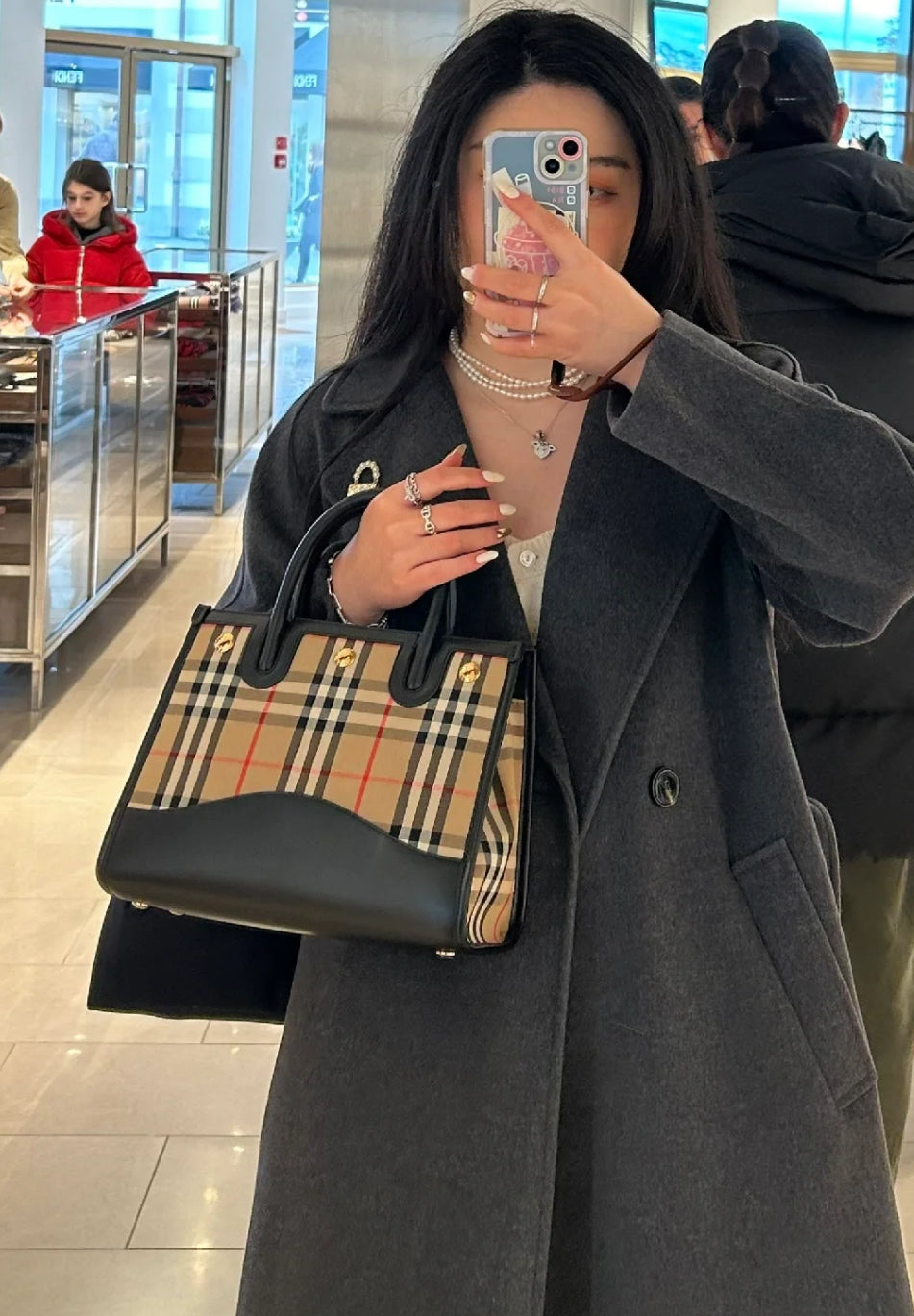 @Burberry Baby Title 格紋手拿包/1390P970 🔥下殺🉐36350