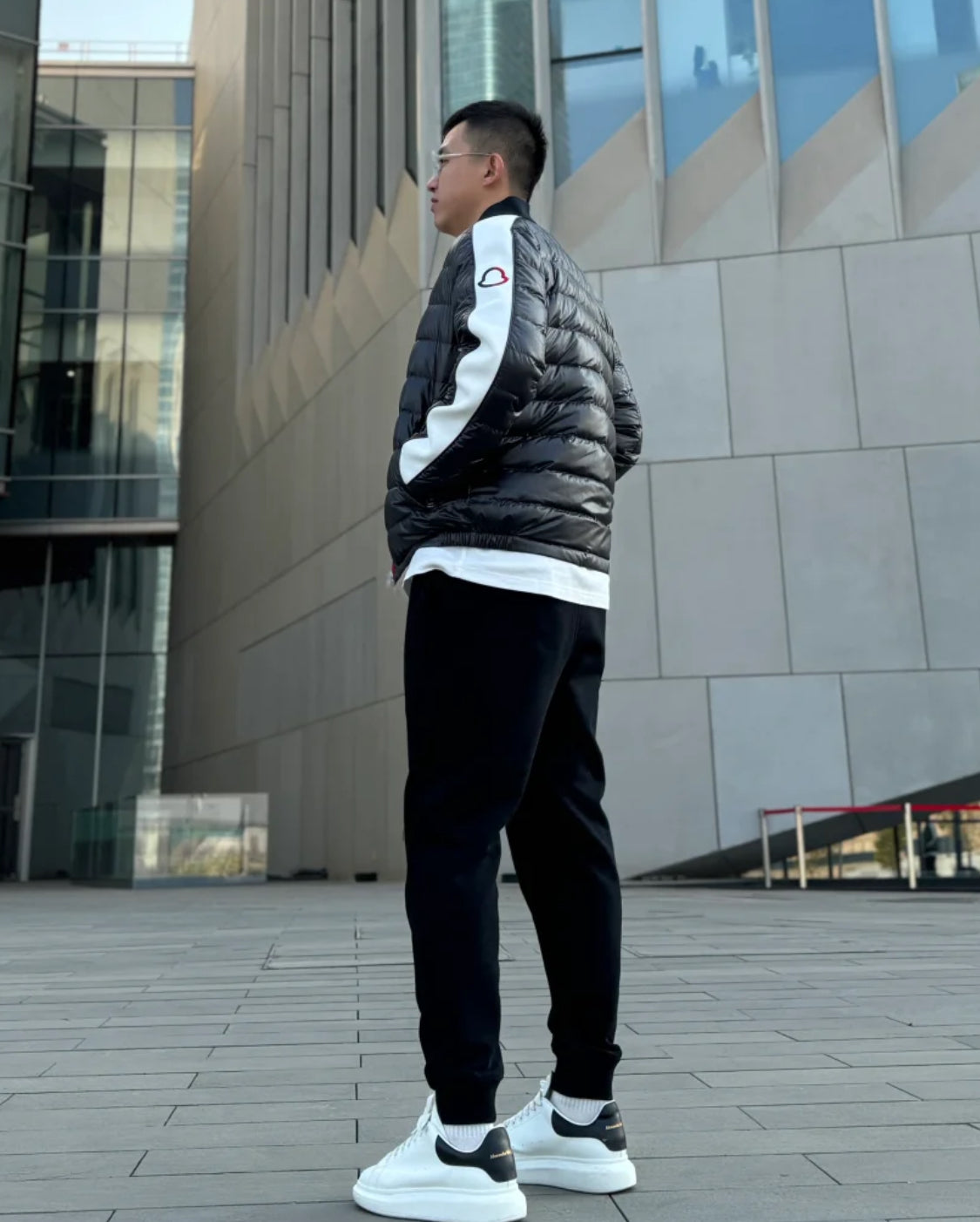 @Moncler 薄羽絨外套/703 🔔限時折🉐32640