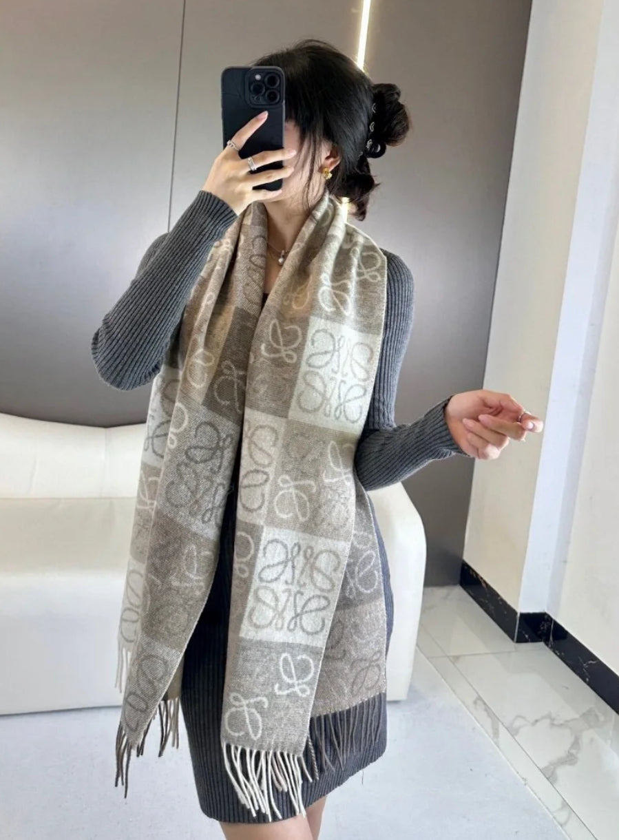 Loewe▪️Scarf in Wool and Cashmere 爆款LOGO羊絨圍巾/E450 K425