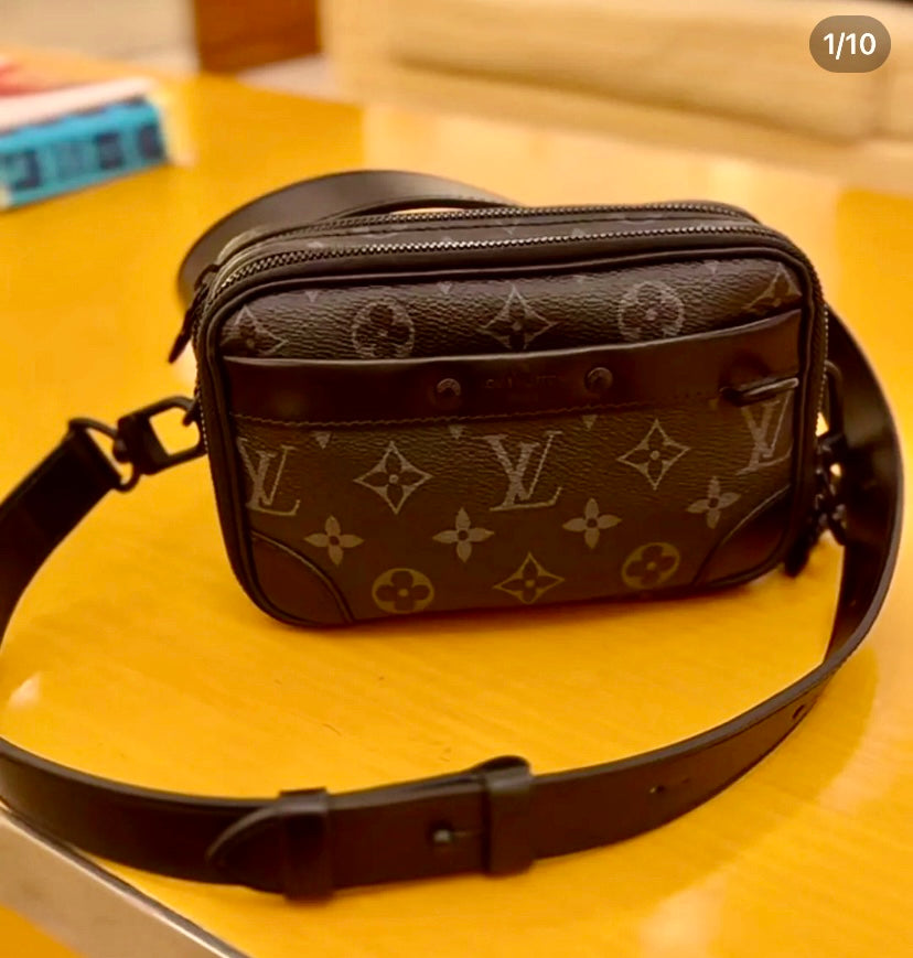 LV Alpha 隨身相機包/1580 ✨🉐67360