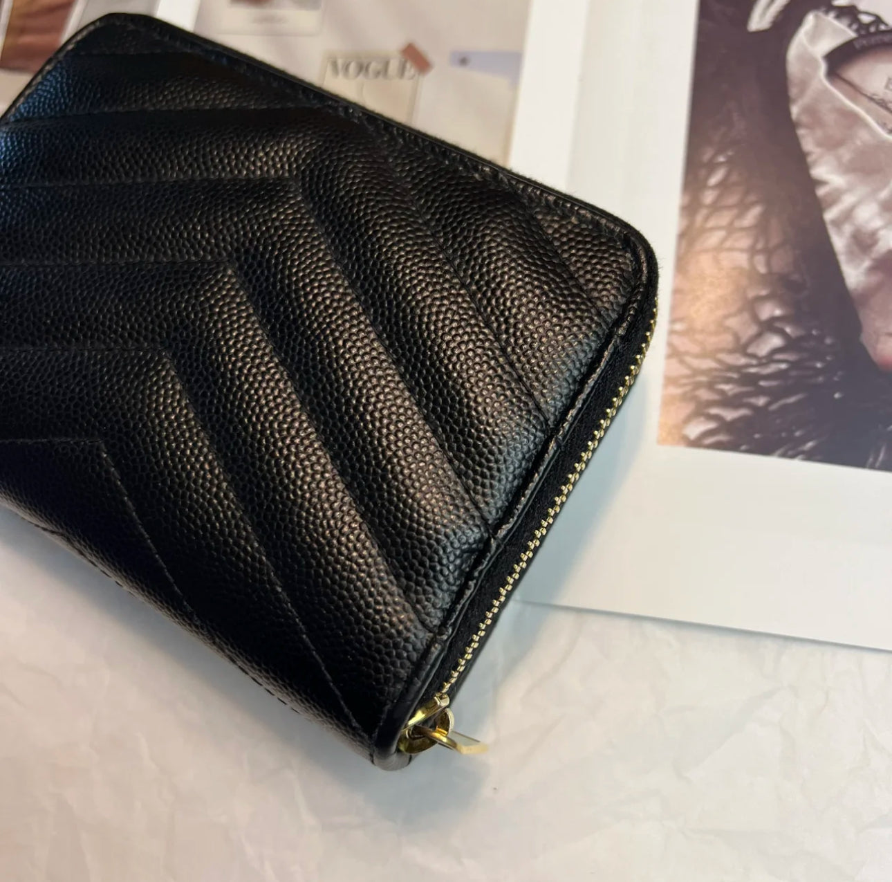 YSL Cassandre Matelasse 魚子醬粒面牛皮拉鍊錢包-黑金/525C473 ㊙️折扣🉐19870💰