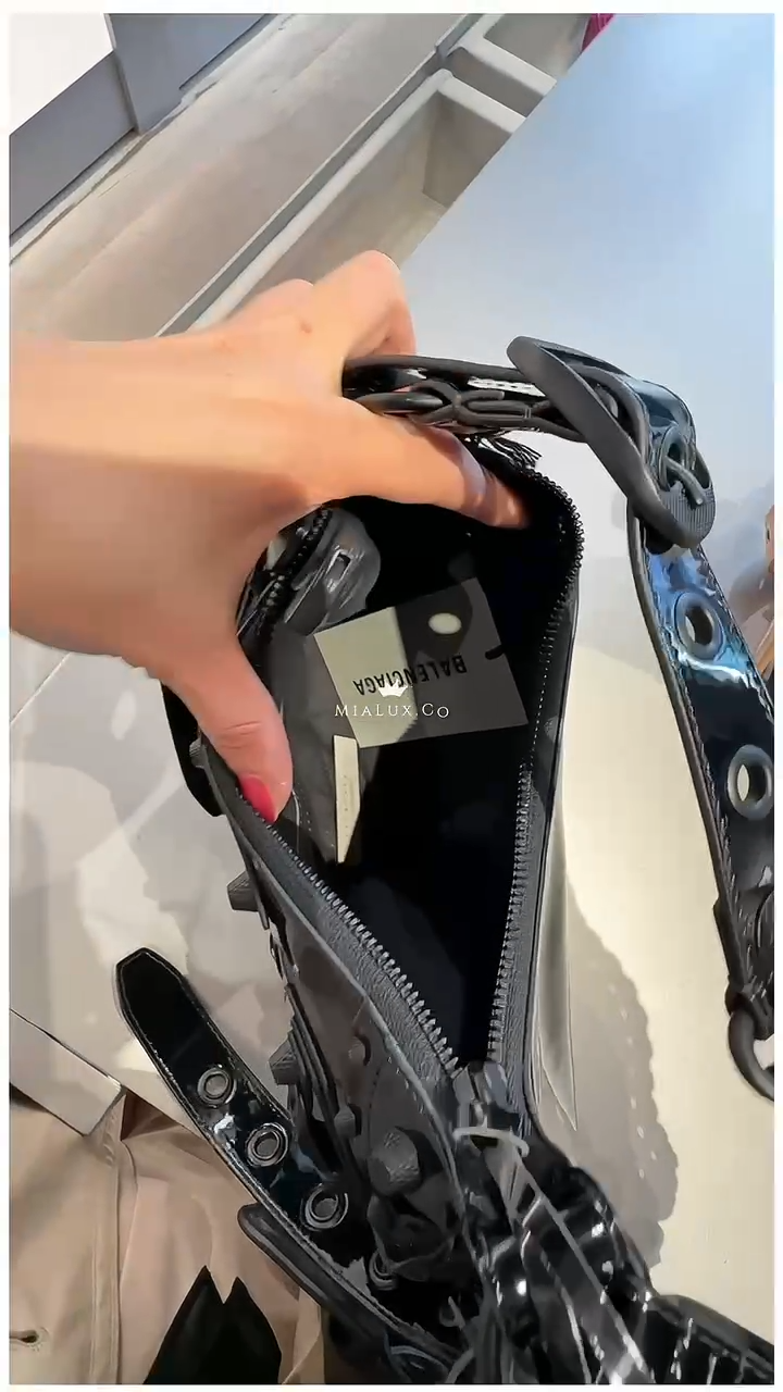 @Balenciaga▪️Cagole XS 亮皮半月機車包/P1035🔔限時折🉐47380