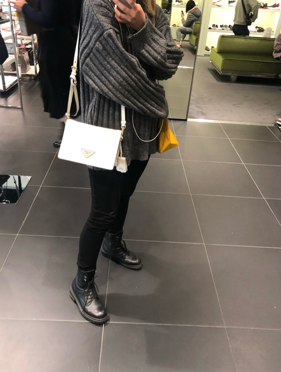 @Prada▪️TESSUTO 三角LOGO小牛皮郵差包/860 🔔限時折🉐39700