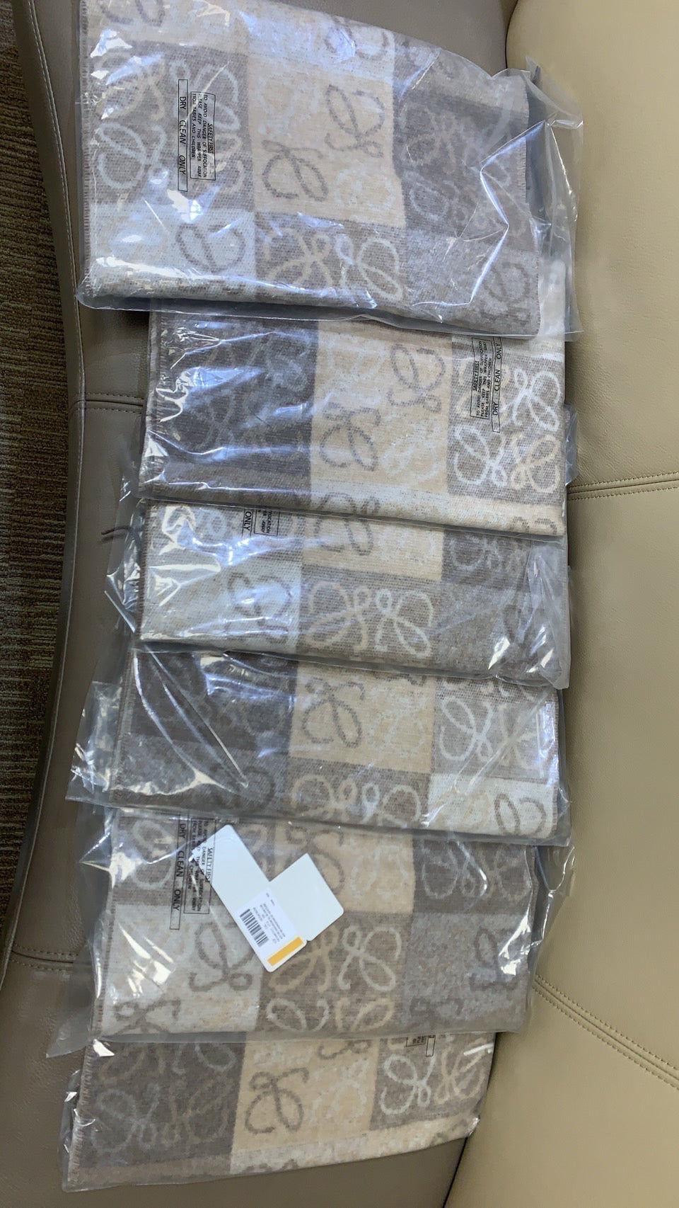 Loewe▪️Scarf in Wool and Cashmere 爆款LOGO羊絨圍巾/E450 K425