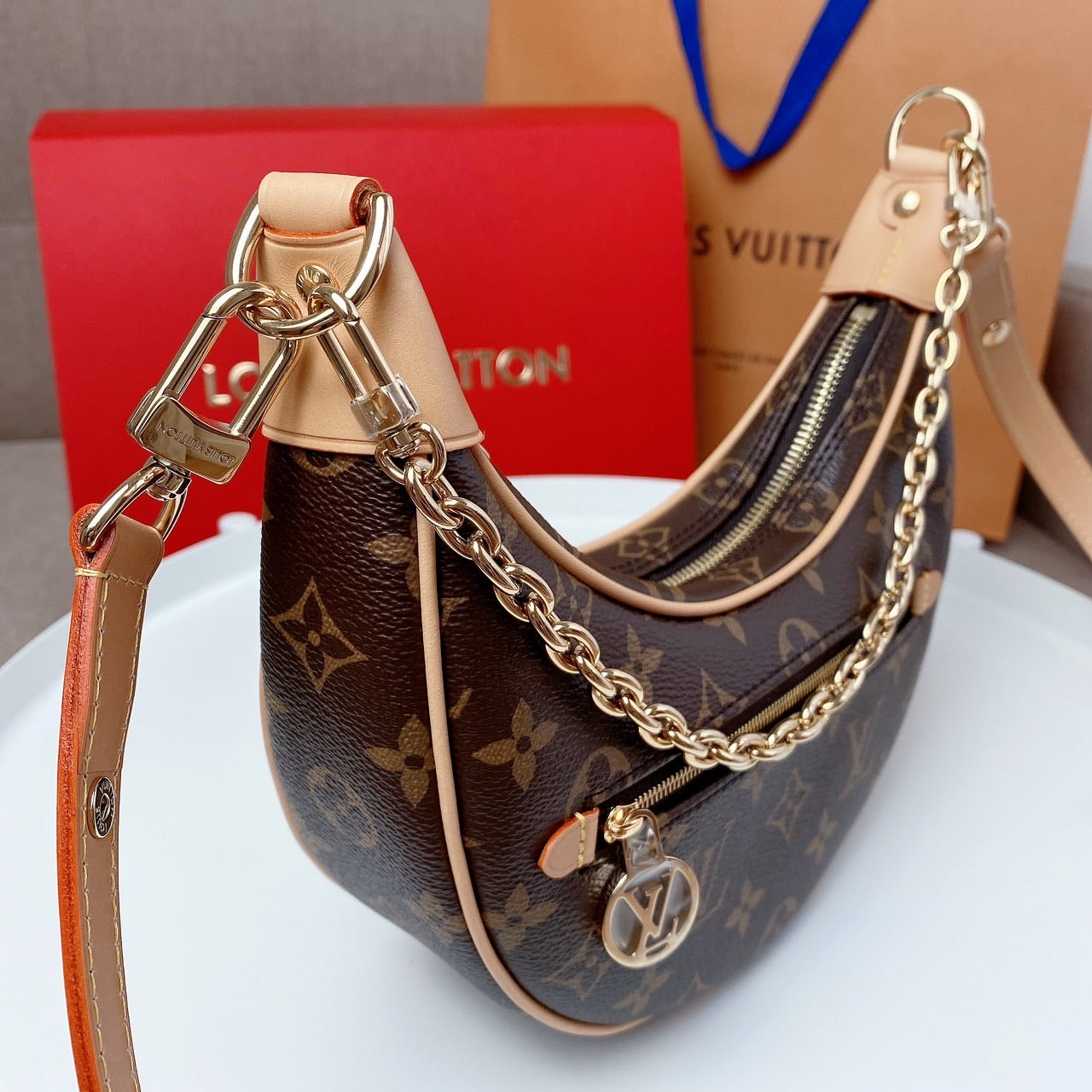 LV Loop Bag 豌豆月牙包/1790✨🉐76180