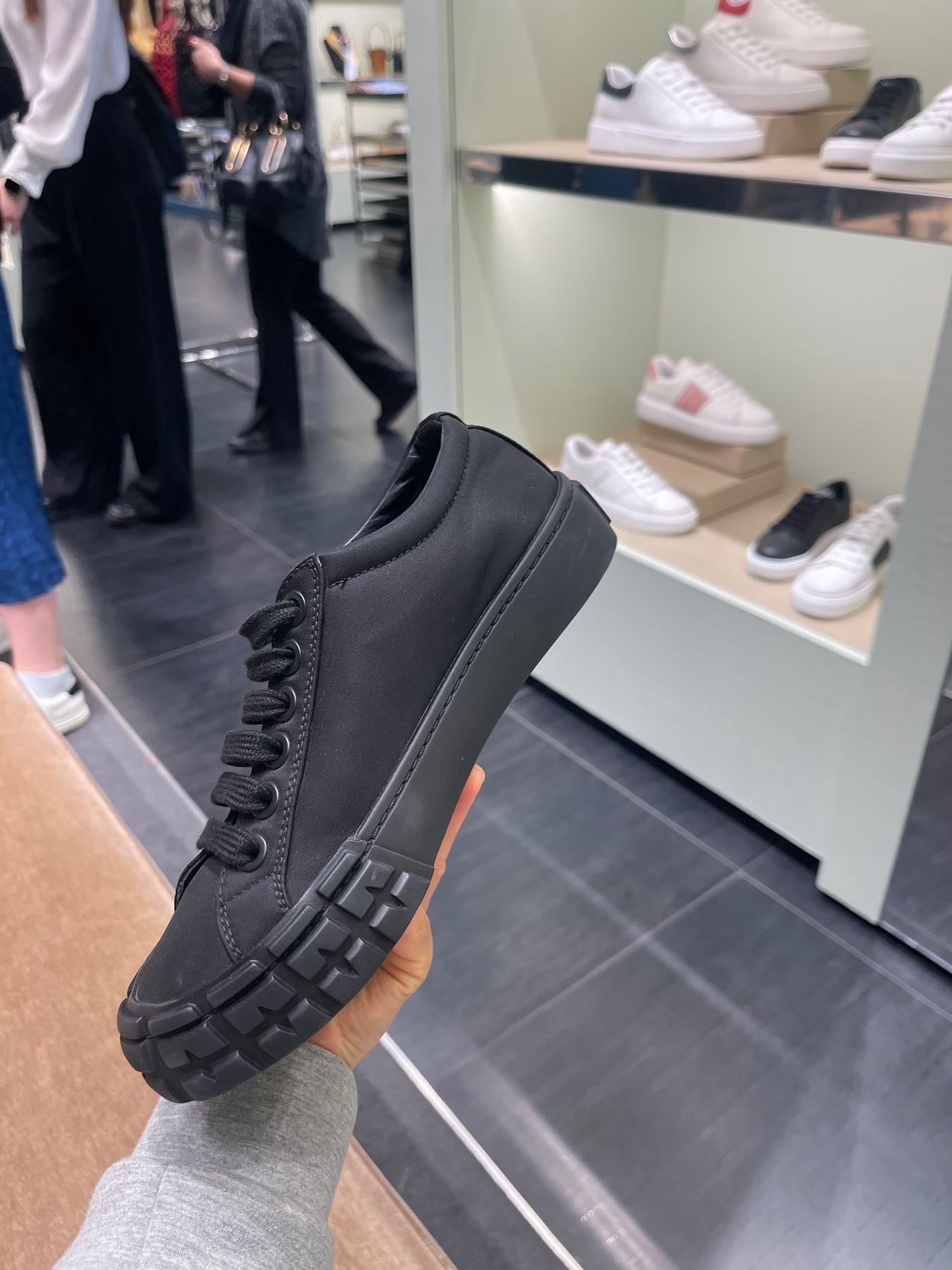 @Prada Sneakers 品牌潮鞋/660P330 🔥折上七折🉐11200