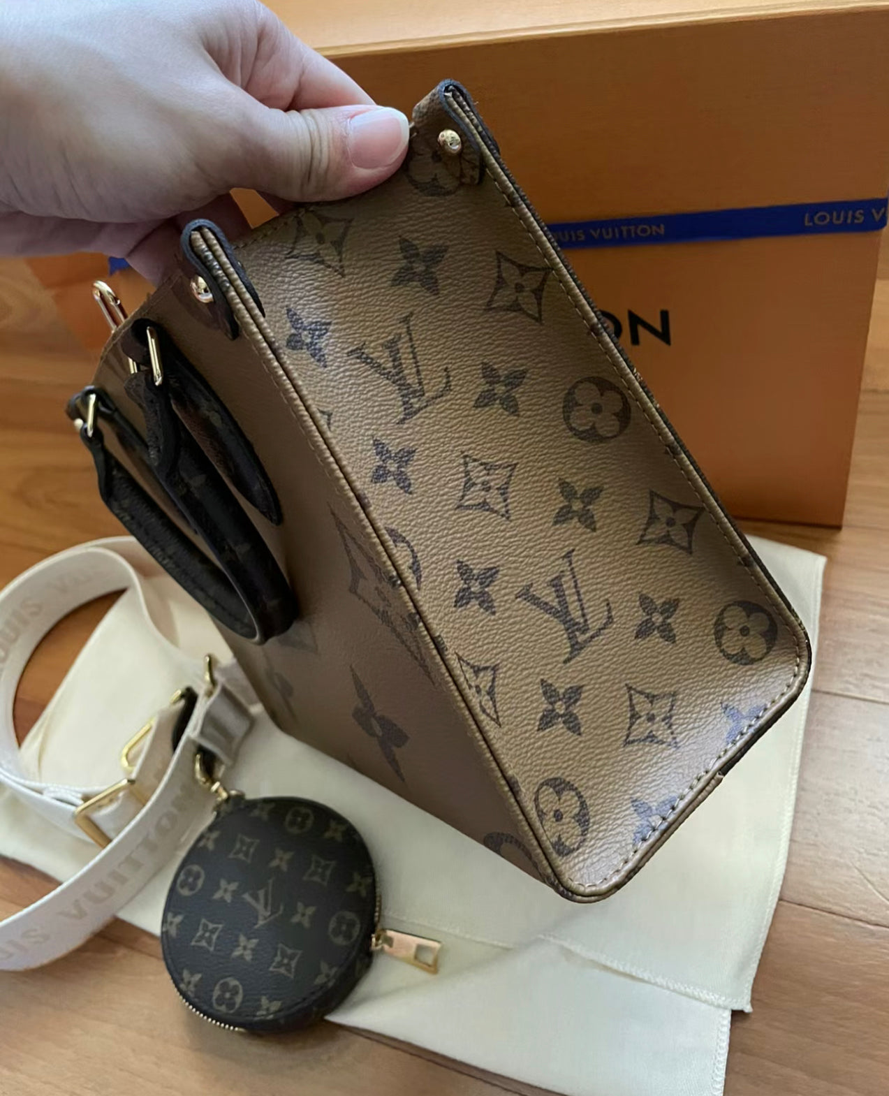 LV▪️OnTheGo PM 小款拼色托特包/2280✨🉐94480