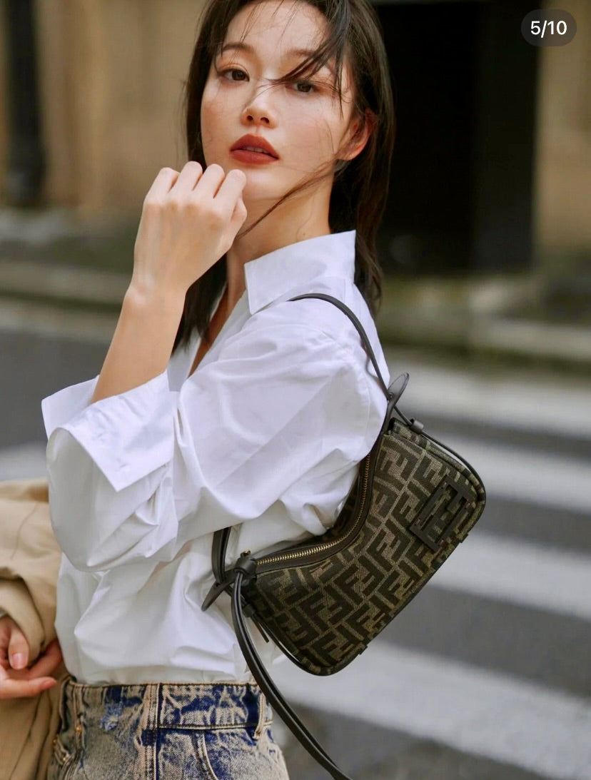 Fendi Simply Mini 迷你提花腋下包/1350E1500 🉐55000🇪🇺