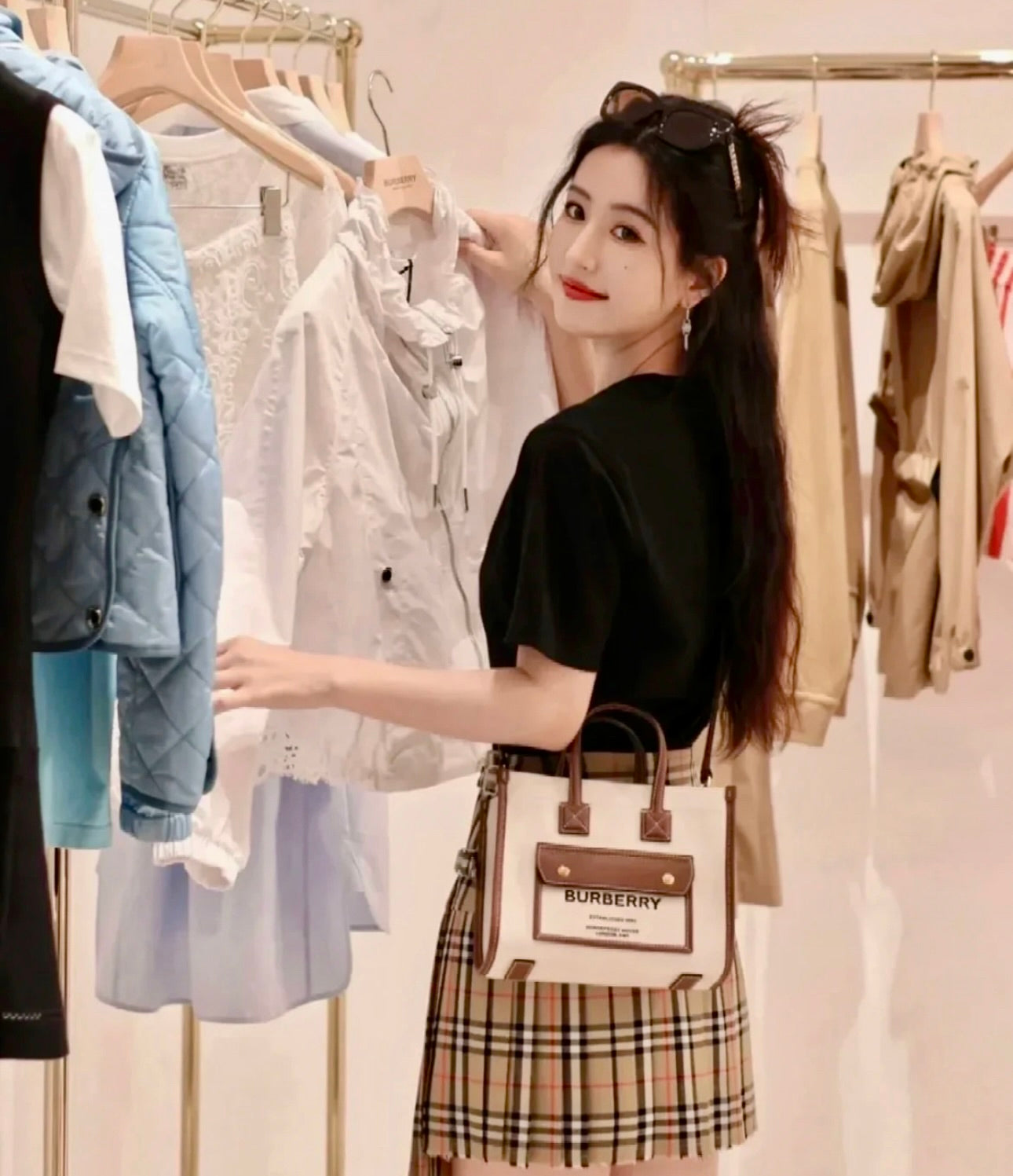 Burberry Freya Mini托特包-白/920C697 ㊙️折扣🉐29580💰