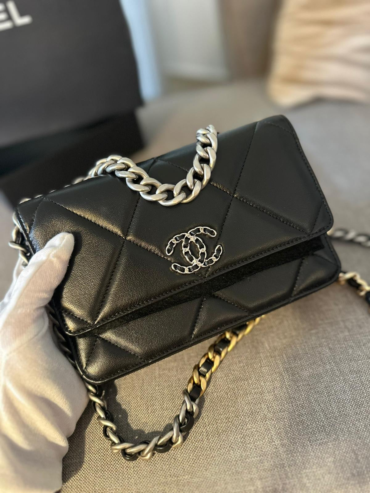 *現貨*CHANEL 19 WOC 經典19小羊皮鏈包-黑銀釦  P116000 /T150000