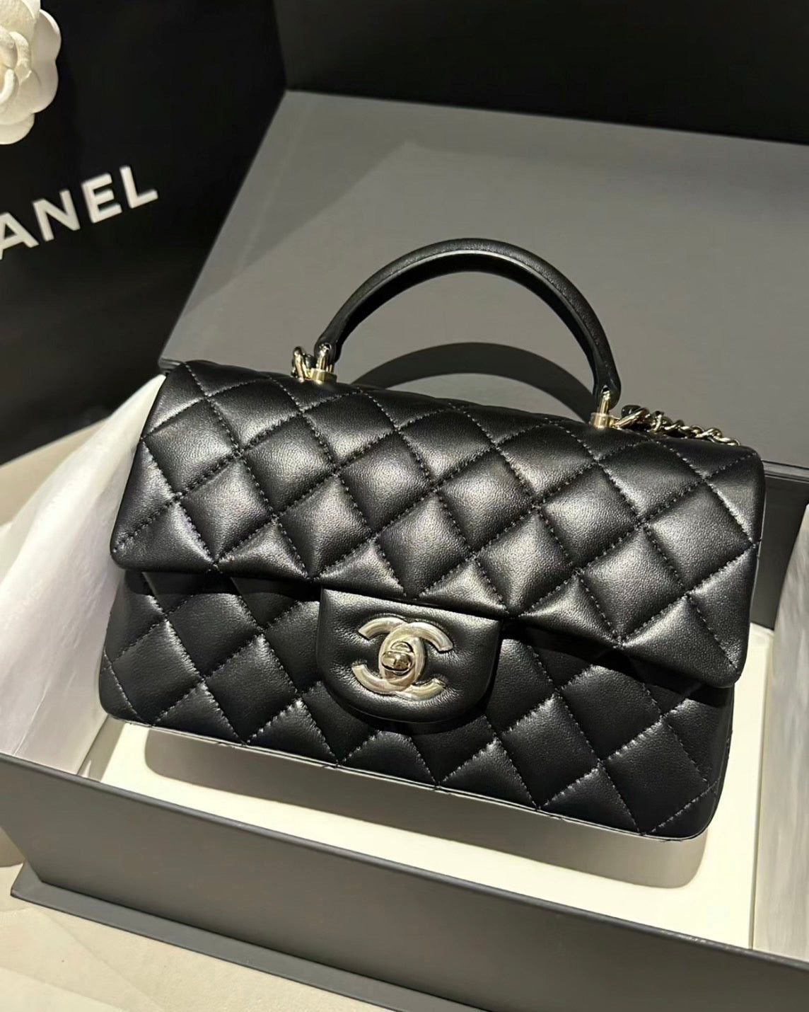 *現貨*CHANEL 24A CF20 HANDLE MINI 大迷你提把口蓋包 香檳淡金釦 P180000 /T218000