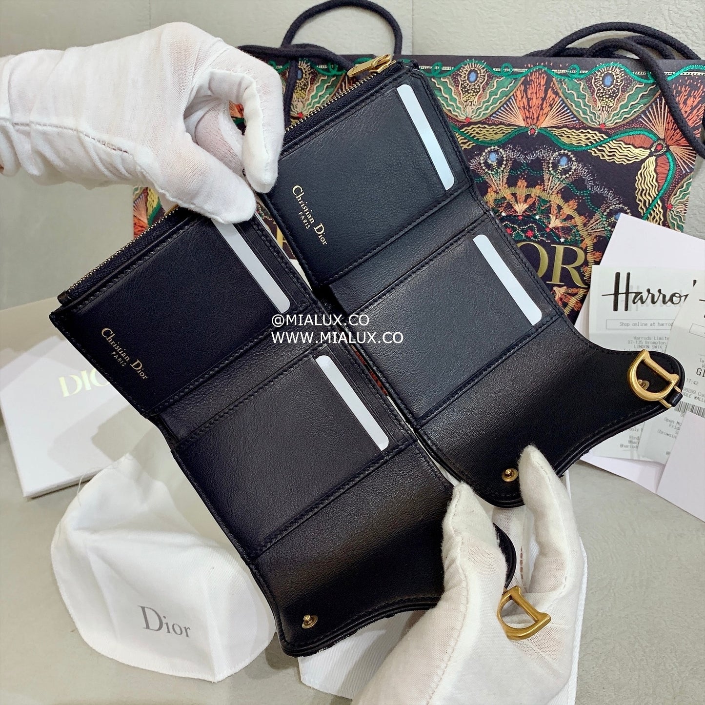 Dior Saddle Lotus 緹花馬鞍三折短夾/490E540 🉐19800🇪🇺