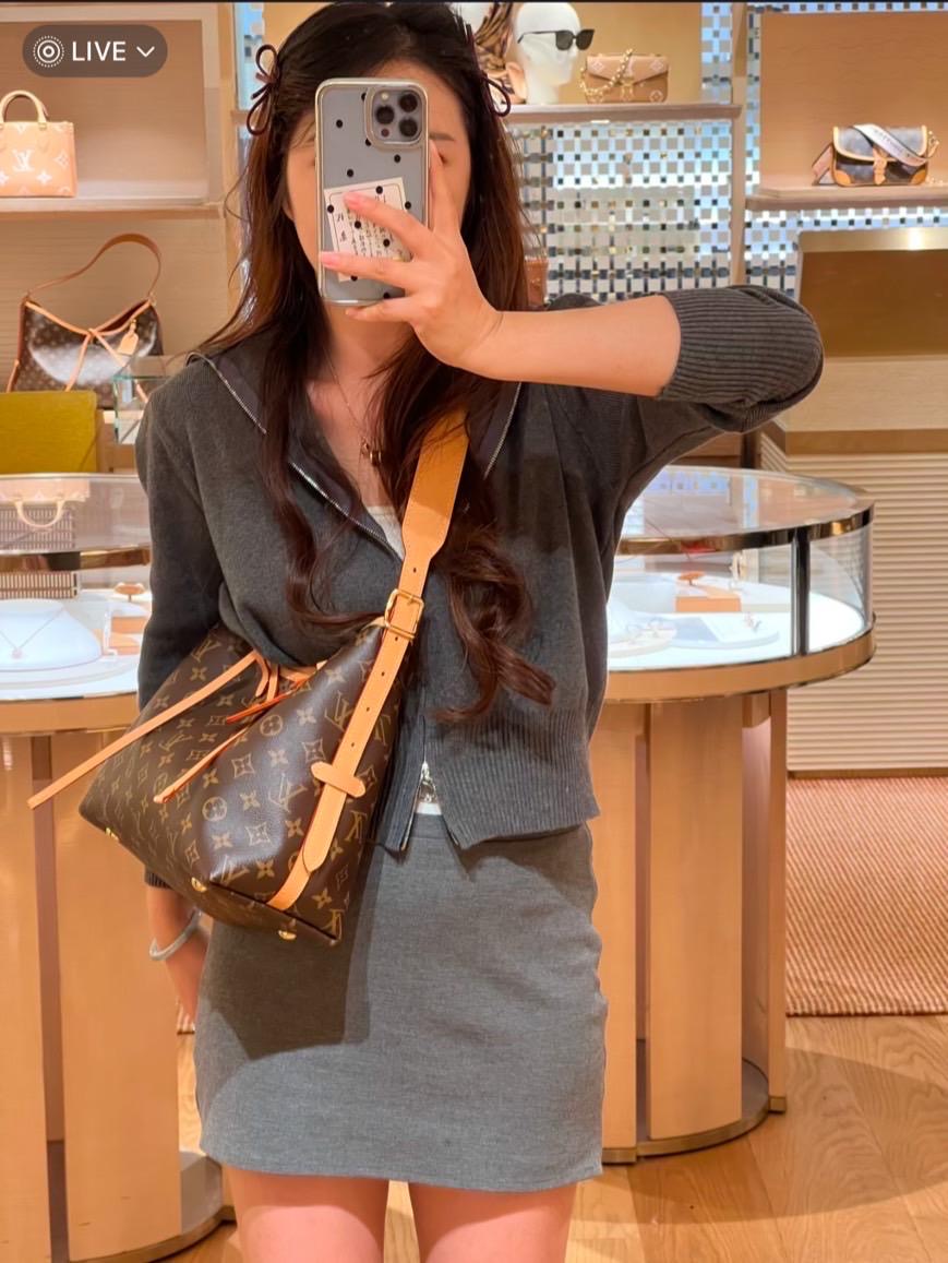 LV CarryAll PM 爆款小款肩背包/2110✨🉐87510