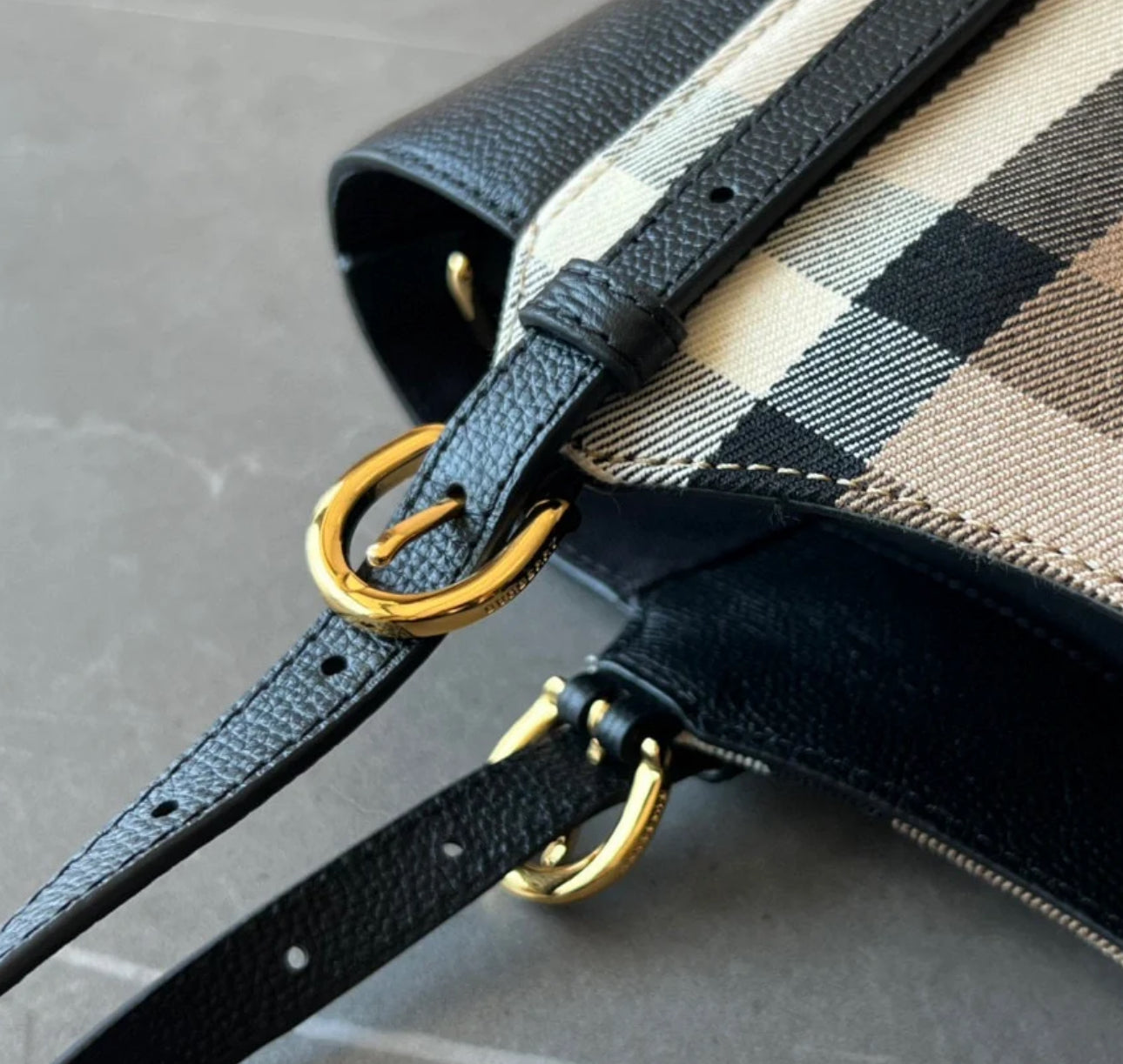 @Burberry▪️Canary SM 變形托特包/1050P735 🔥折上六折🉐20850