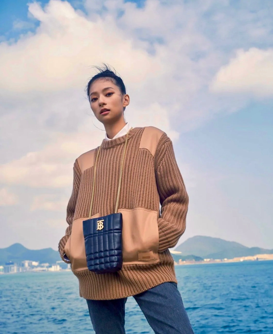 @Burberry Lola TB Micro 水桶包-黑金/690P279 🔥下殺🉐13560