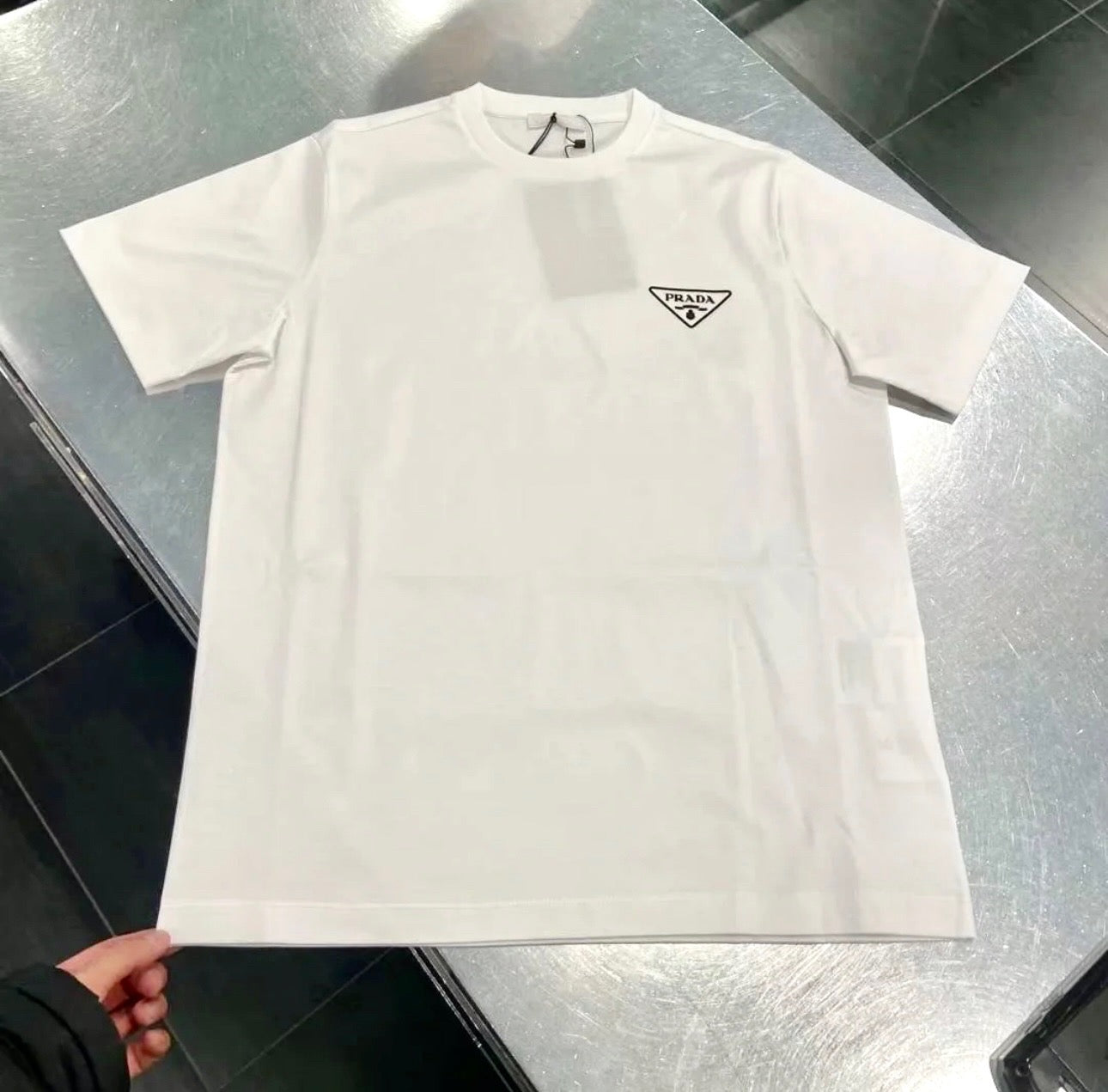 @Prada T 男生款T恤上衣🔔限時折🉐12800