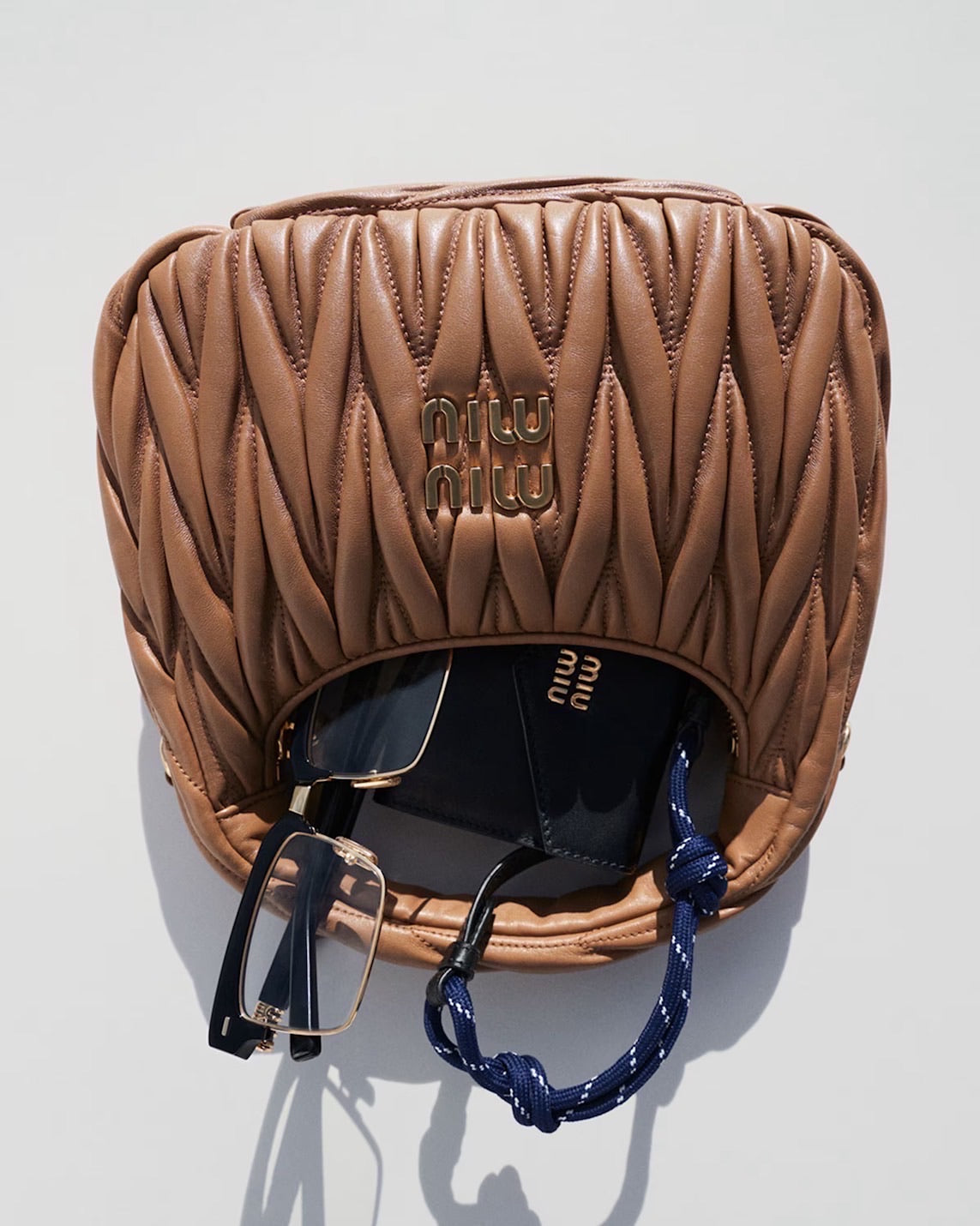 MiuMiu Wander Matelasse Nappa Hobo 小款半月腋下包/1840E2000 🉐69980🏷️