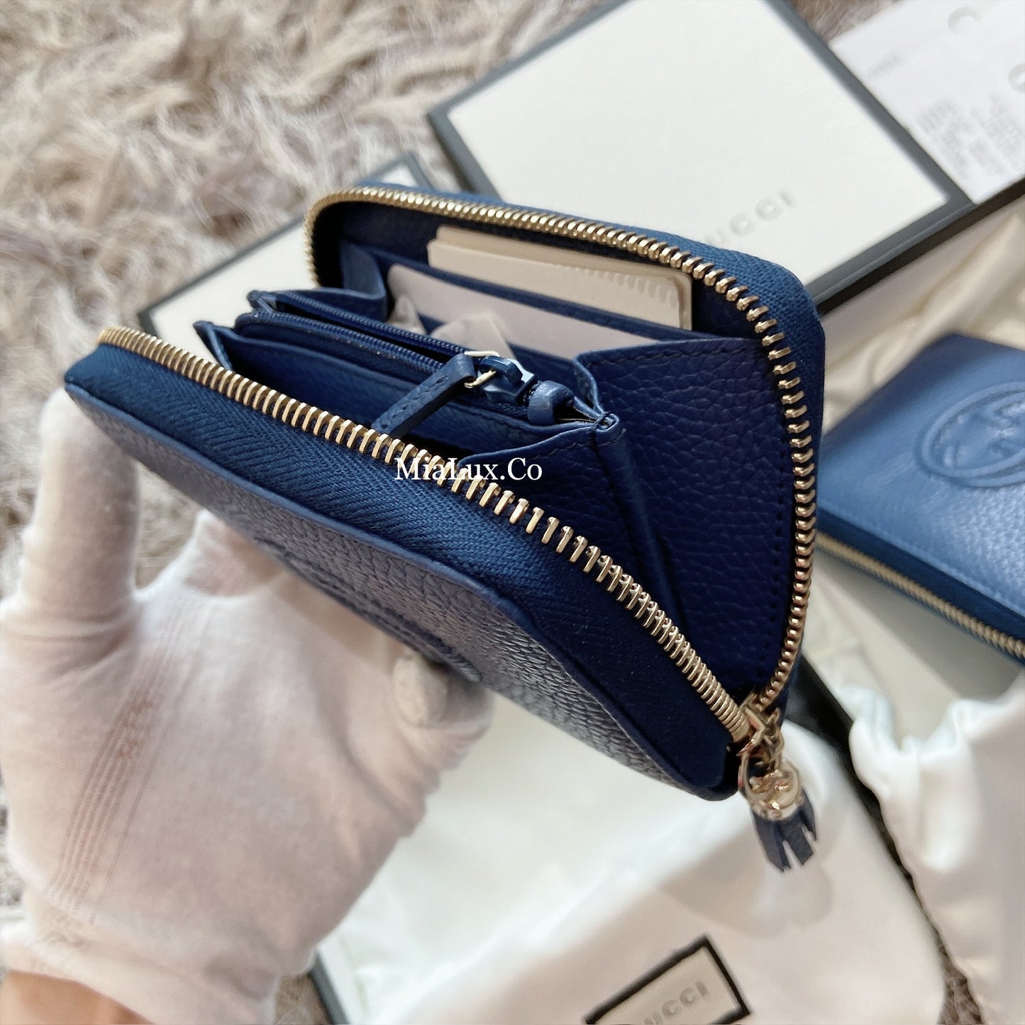 *@Gucci Soho Wallet 浮雕拉鍊短夾/P230