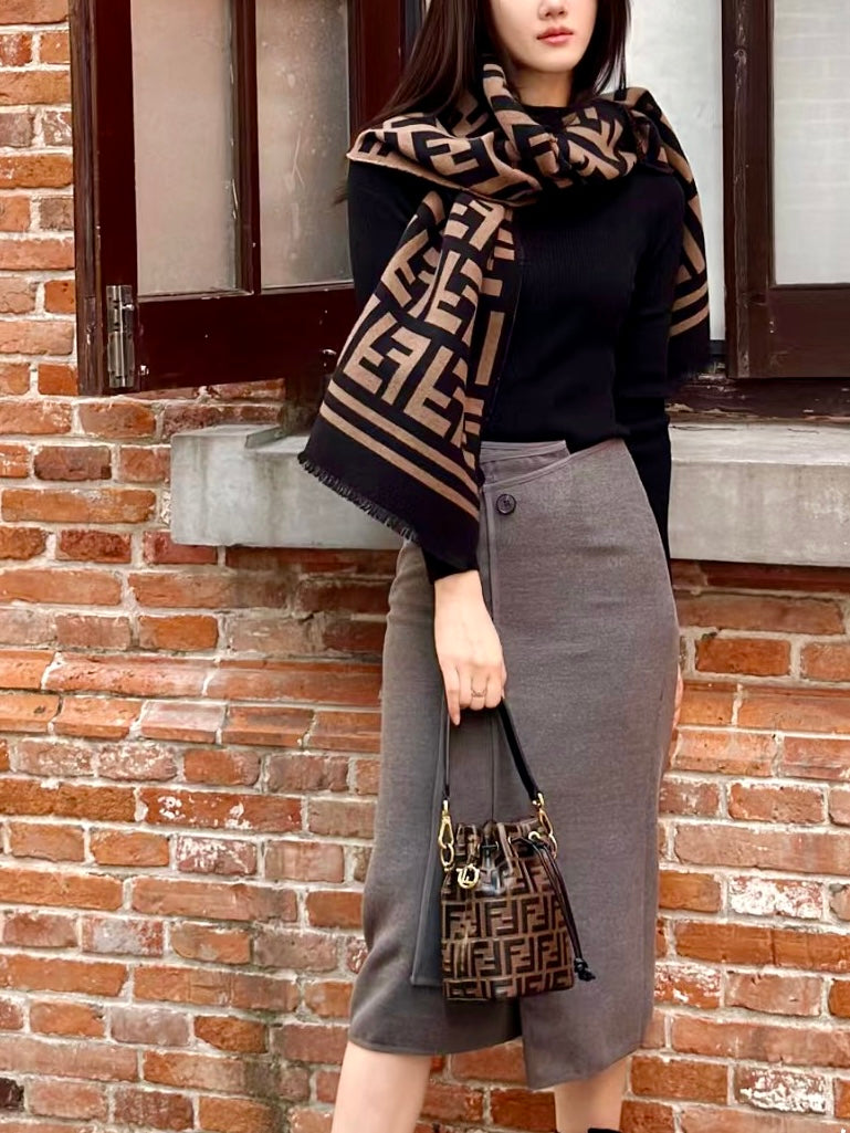 Fendi Wool and Silk 真絲羊毛雙面圍巾/500E550 🉐20800🇪🇺