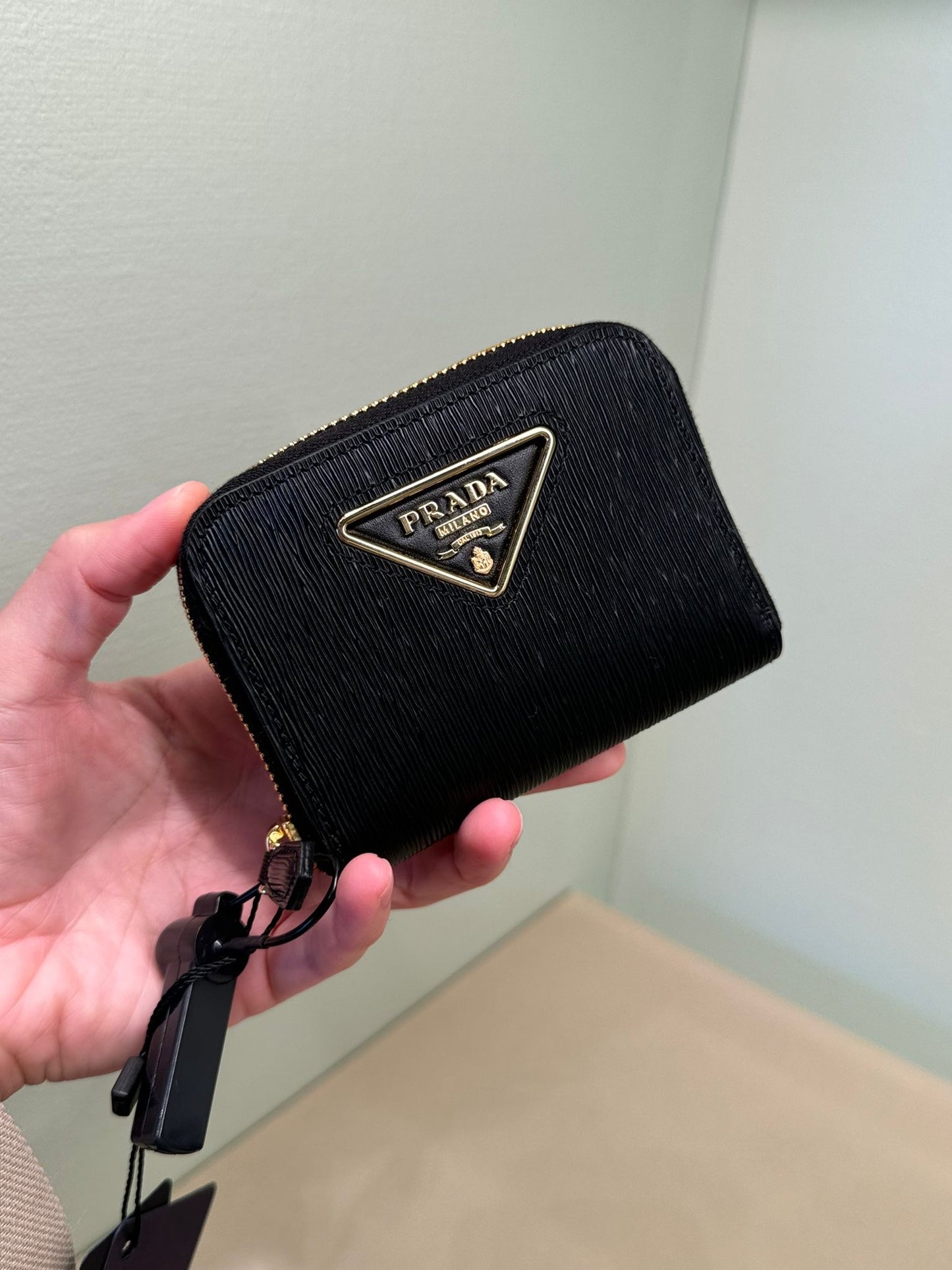 @Prada Vitello 拉鍊短夾/570P290 🔔限時折🉐13850