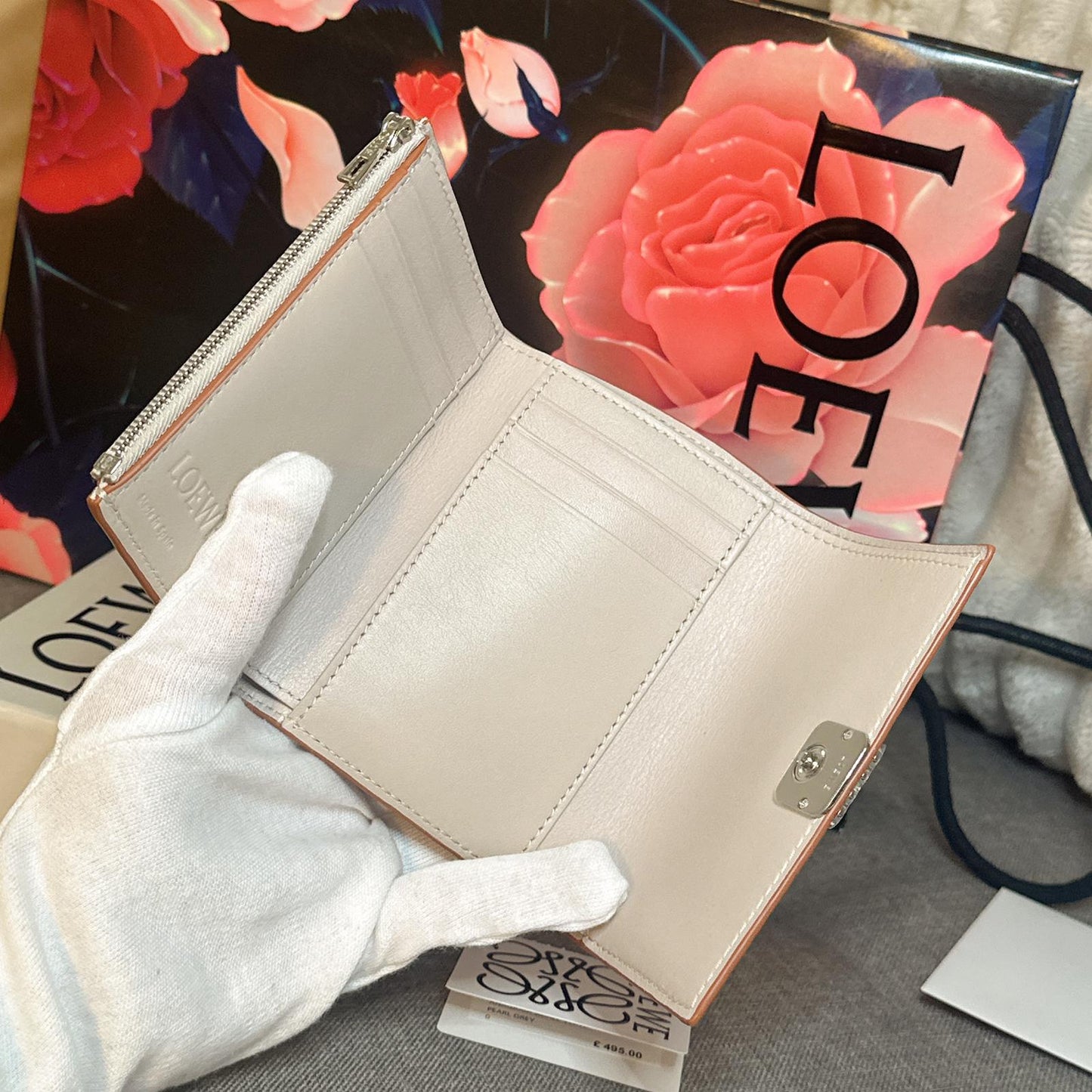 *現貨*Loewe▪️ Anagram Vertical S 小款三折短夾-幽靈白 P14000 /T24000